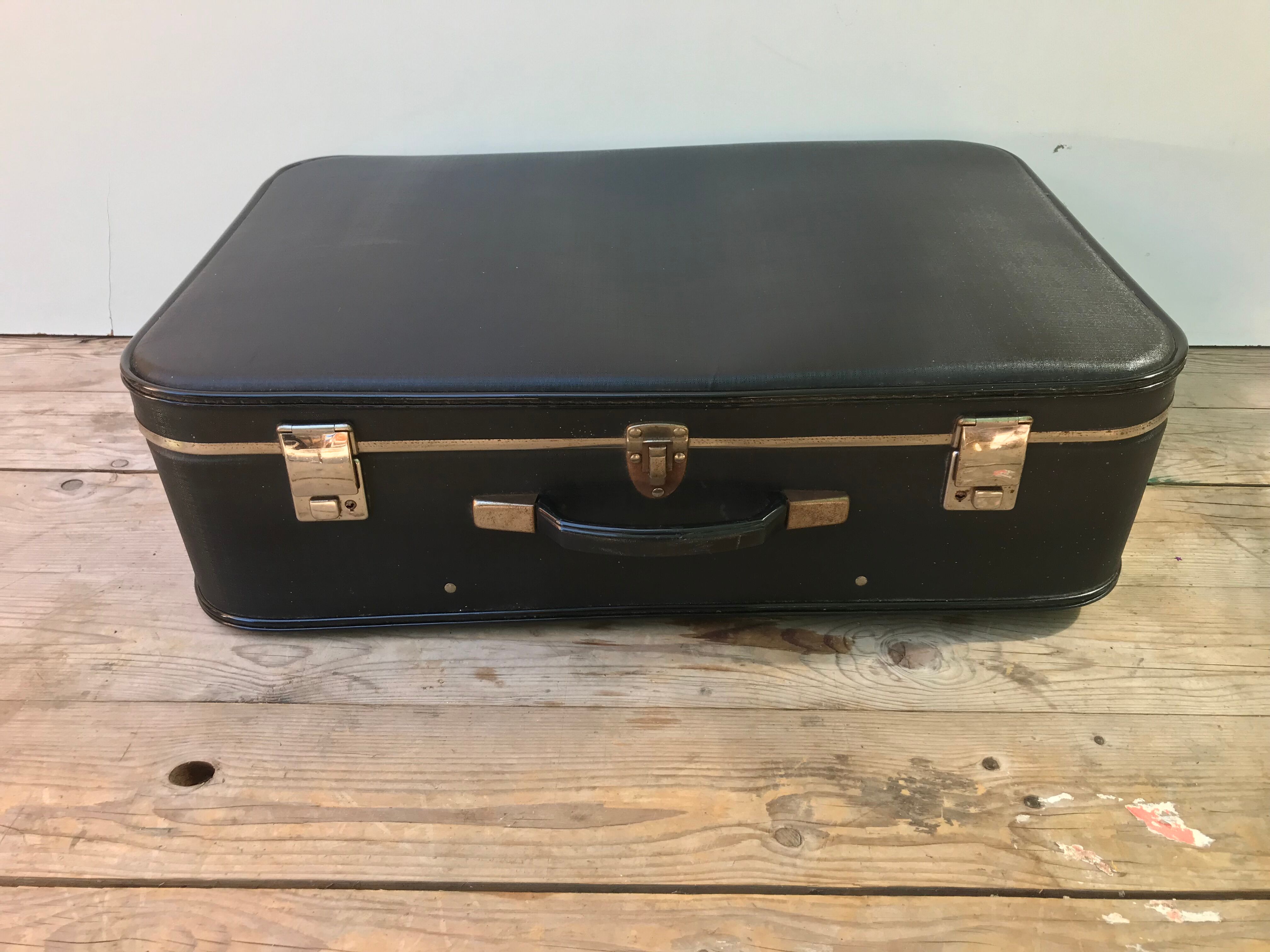 Old black suitcase with reinforcements & vintage bakelite handleOld suitcase black travel trunk + backup & handle bakelite vintage
