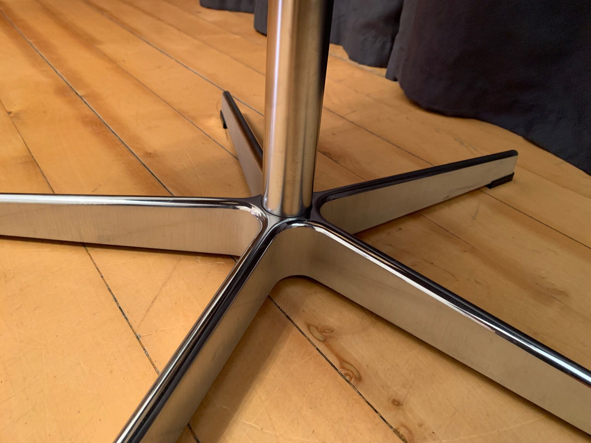 Oxford armchair by Arne Jacobsen, Fritz Hansen, Denmark.