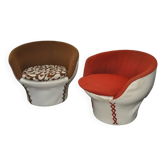 Set de 2 chaises tub vintage 1970s tissu marron, rouge et blanc silhouette enveloppante