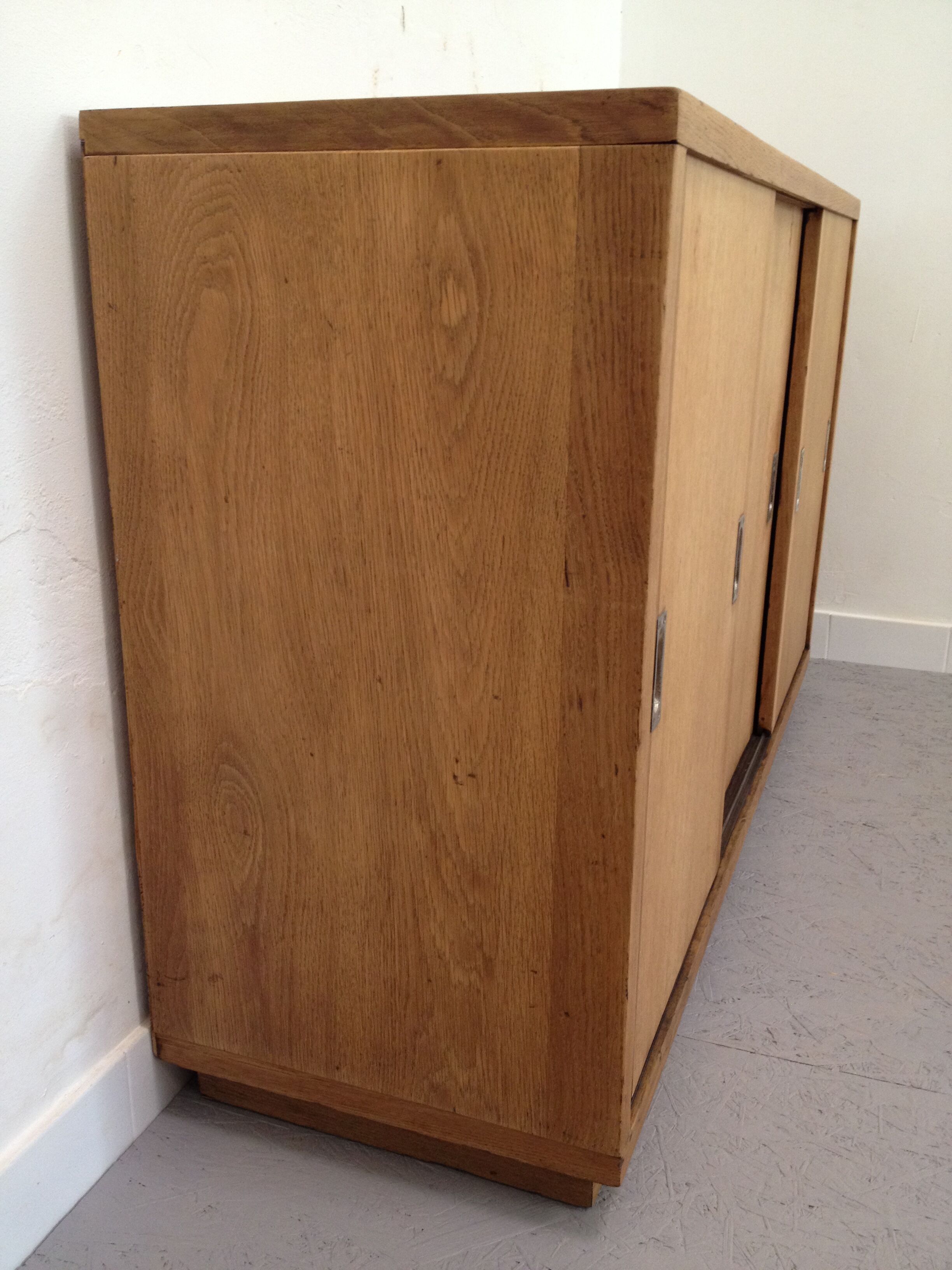 Furniture business in wood oak veneer 3 sliding doors