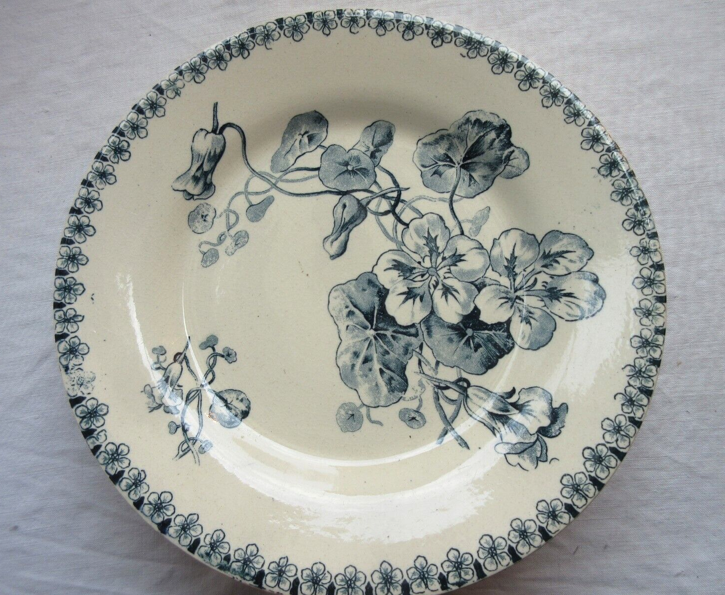 Dessert plate signed gien: capucines model in grey-blue