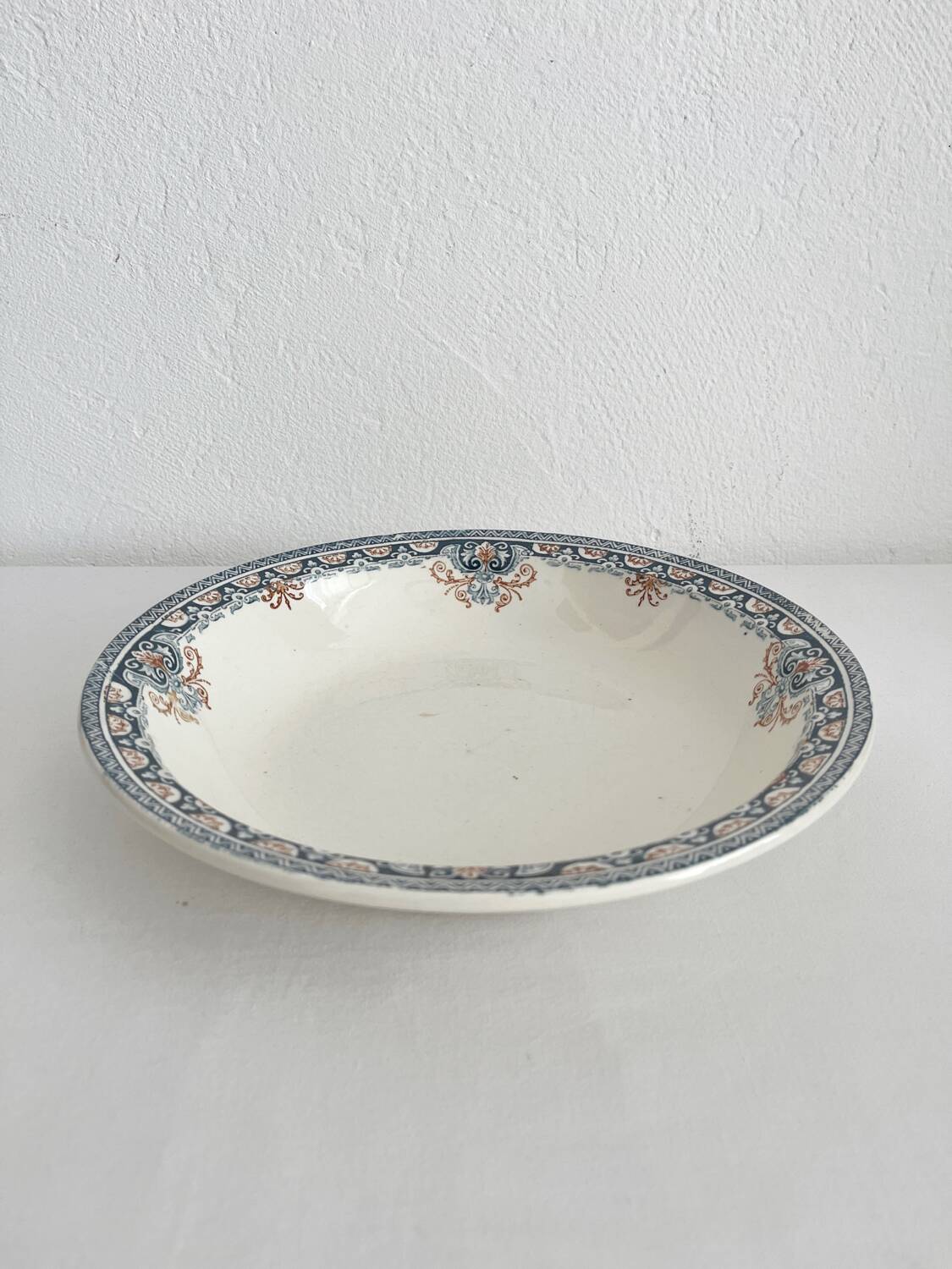 Round hollow salad bowl in ironstone “Diderot” Longwy