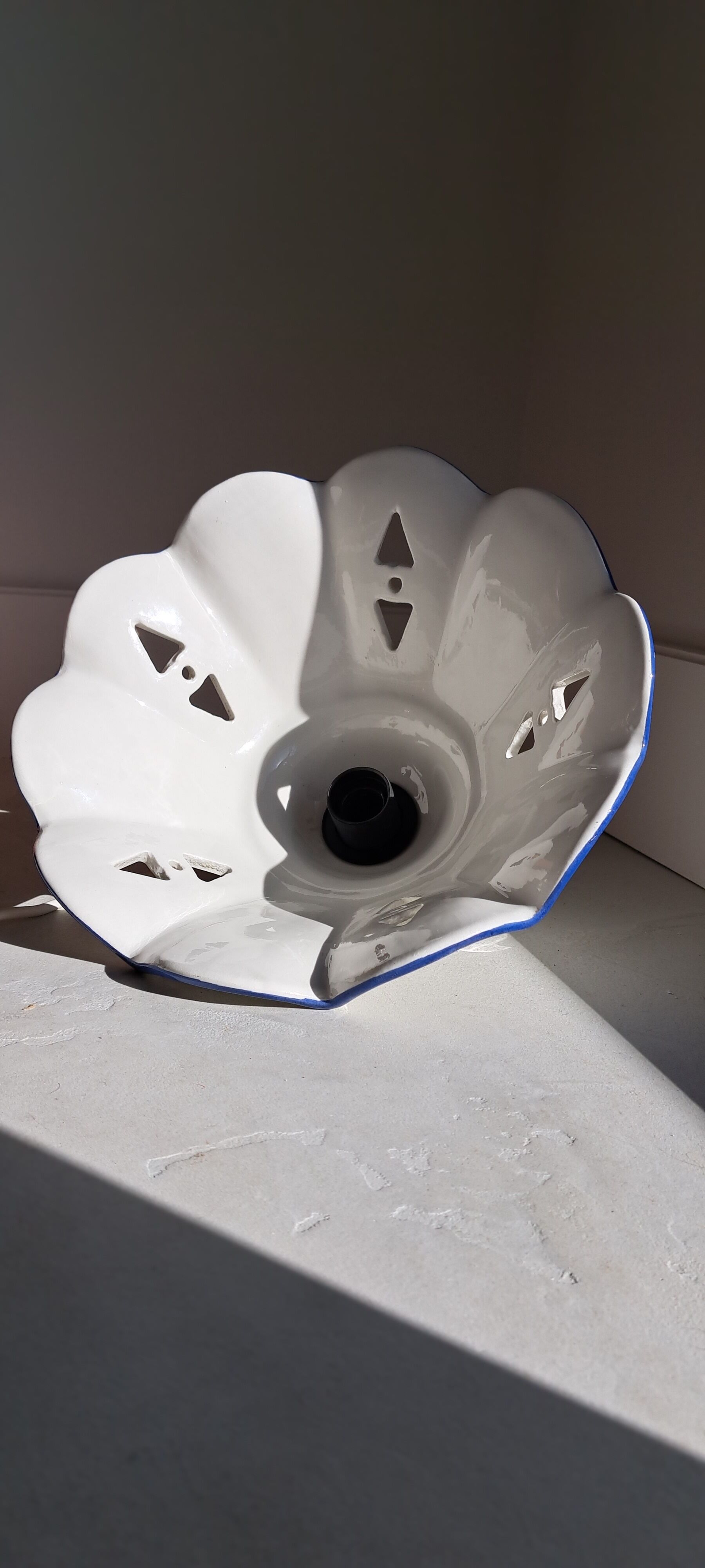 Ceramic pendant light