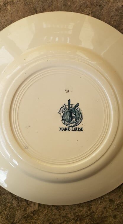 Assiette en Terre de Fer Saint Amand & Hamage modèle Marie-Louise