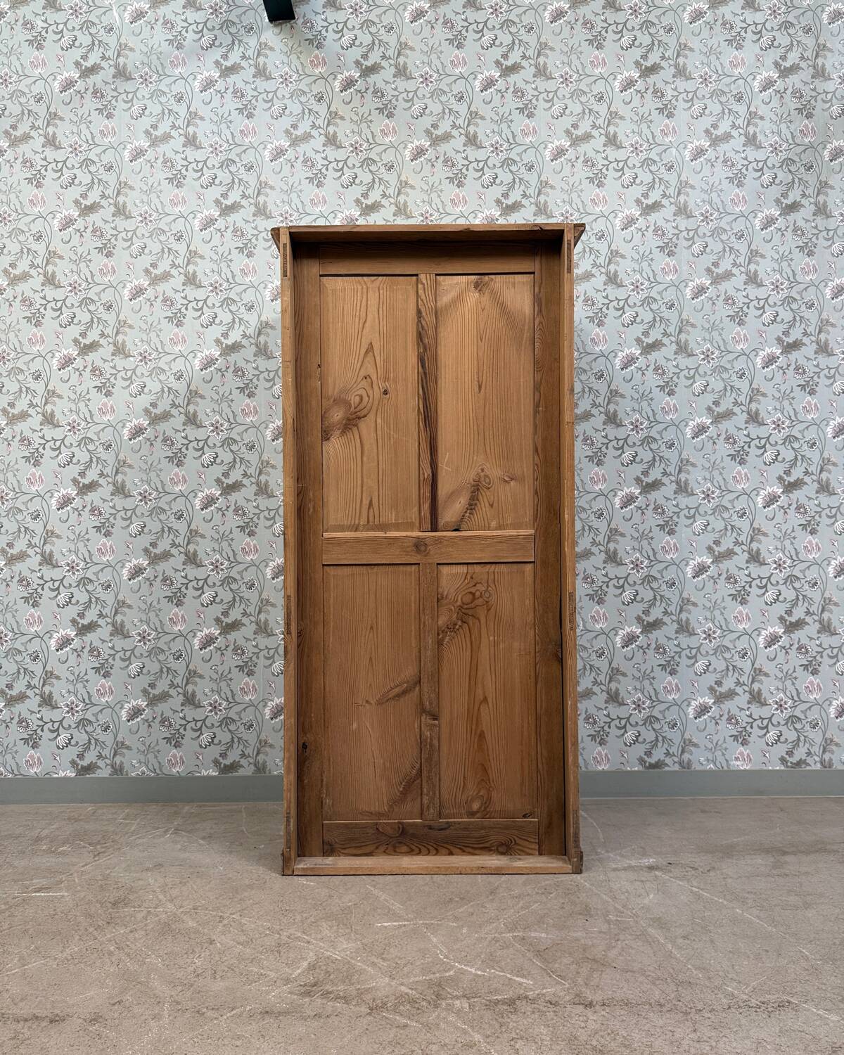 English four-door wardrobe (renovated)