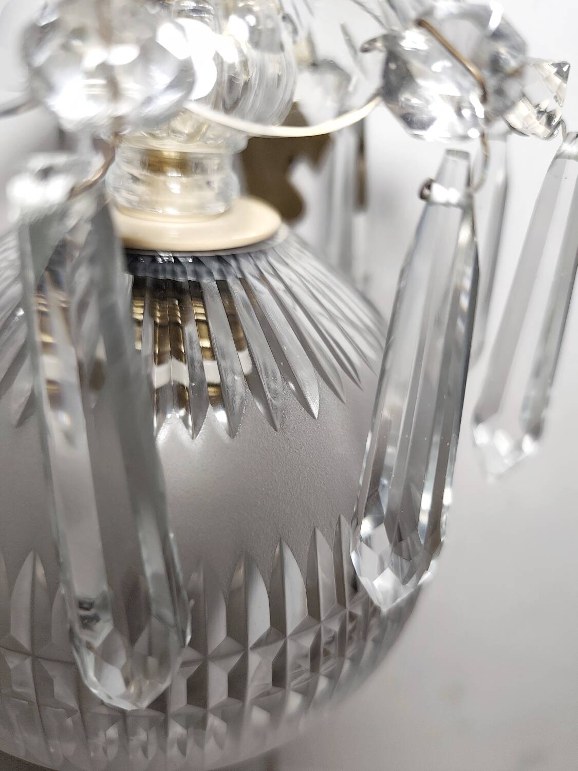 Aplique de pared de cristal. España, 1950s.