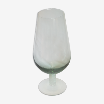 Vase en verre forme "grand verre a pied" .