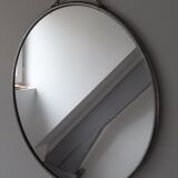 Round barber mirror with chain 29cm