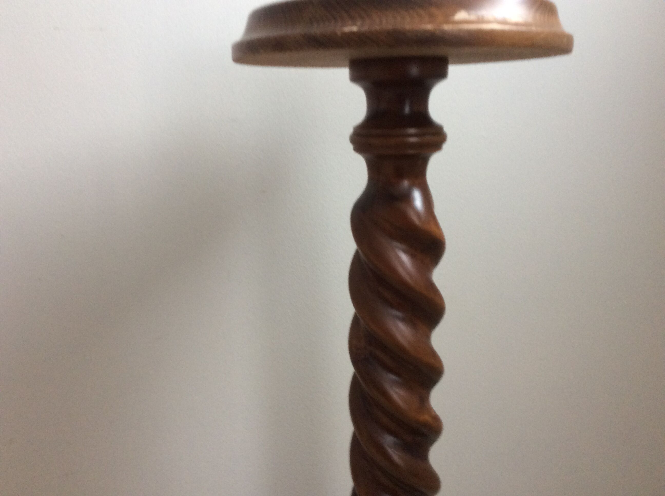 Sellette solid wooden column