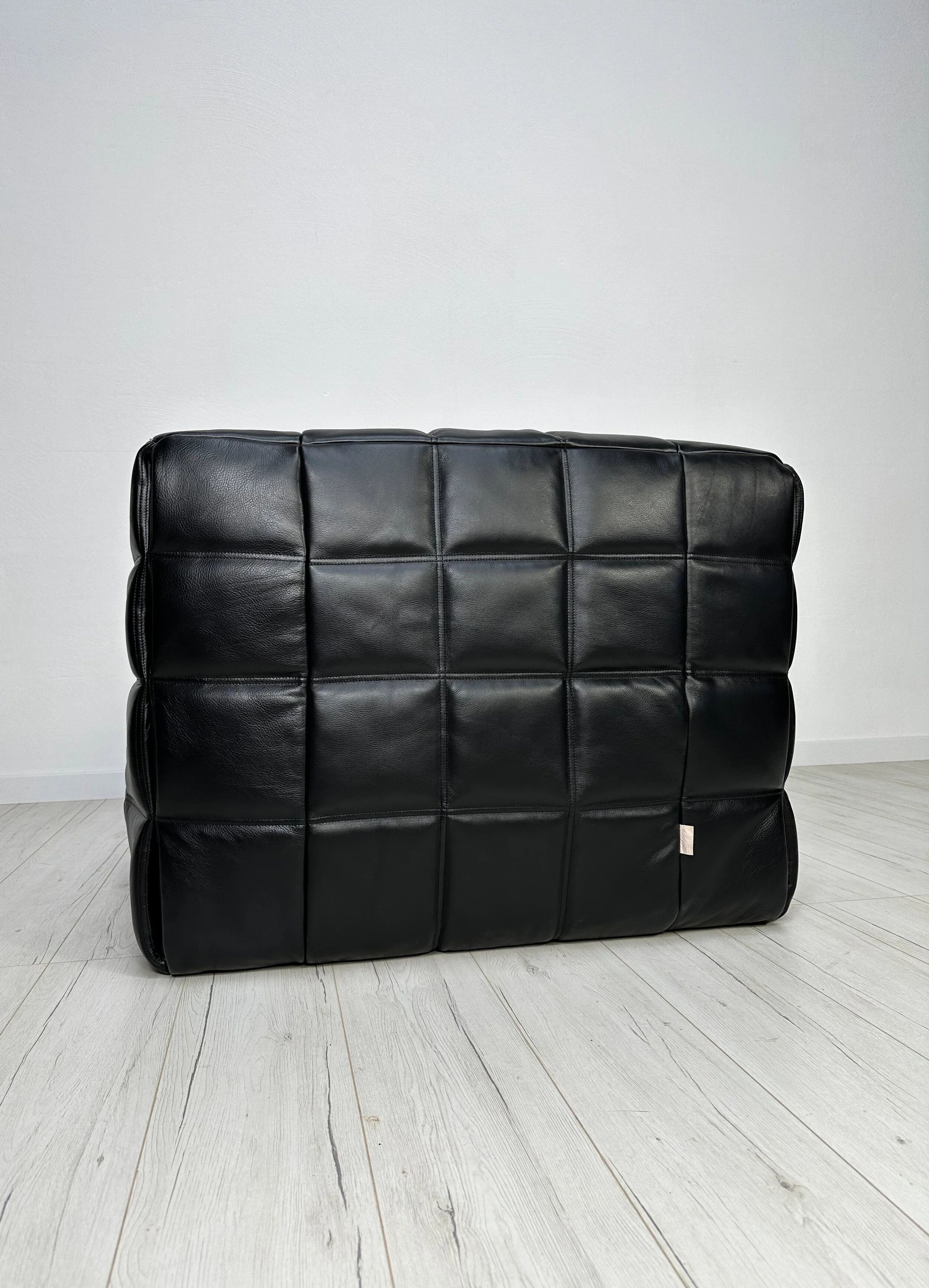 ‘80s vintage leather Kashima 1-seater + ottoman by Michel Ducaroy for Ligne Roset