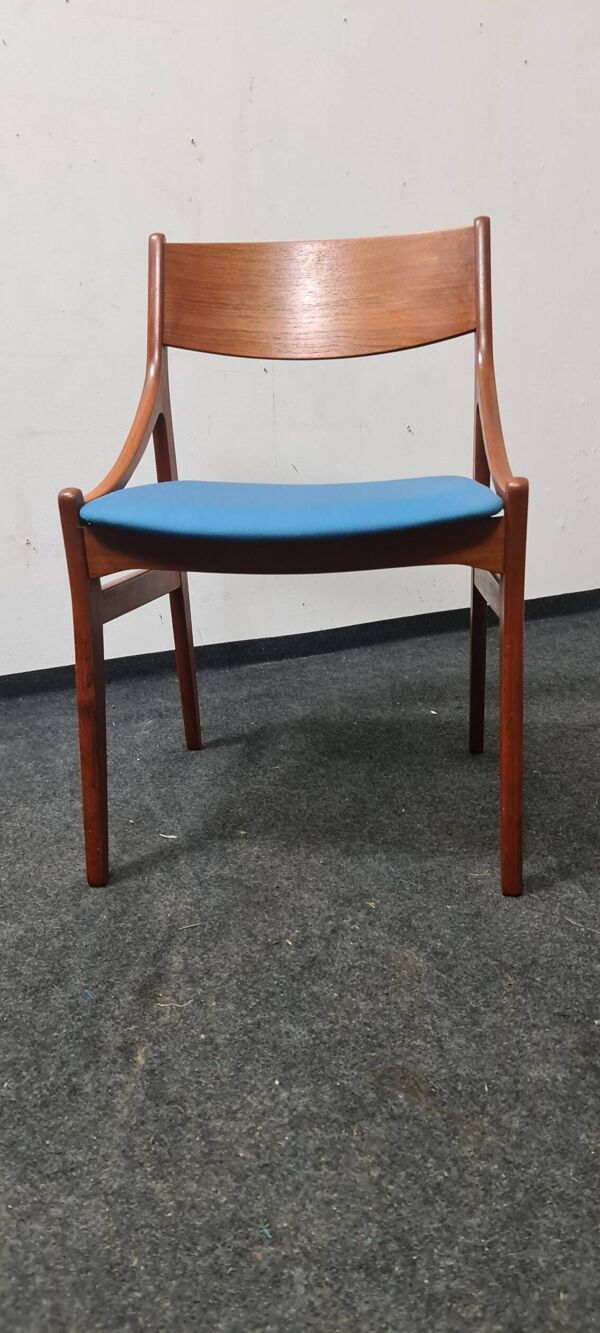 A set of 6 Vintage Danish design dining chairs by Vestervig Eriksen
