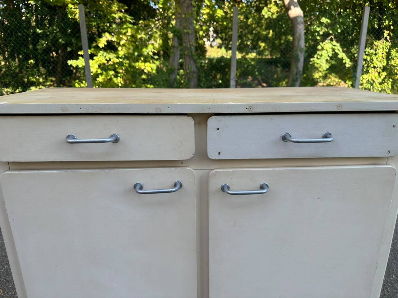 Buffet vintage en bois beige 1950 style parisien mado