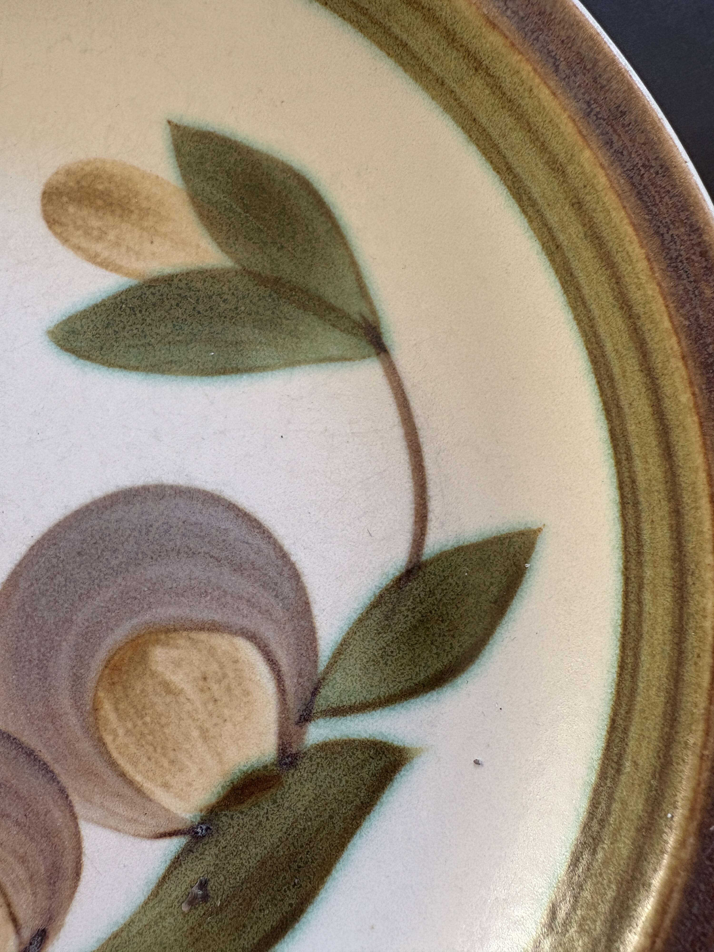 Two old deep plates gien