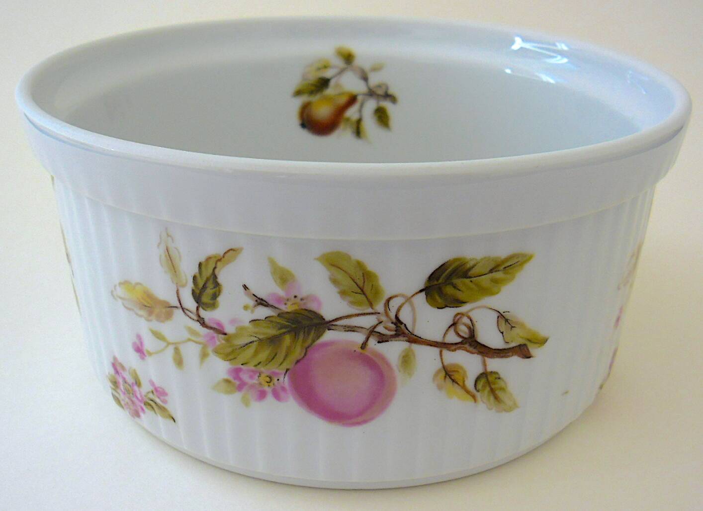 Moule à soufflé en porcelaine à décor fruitier