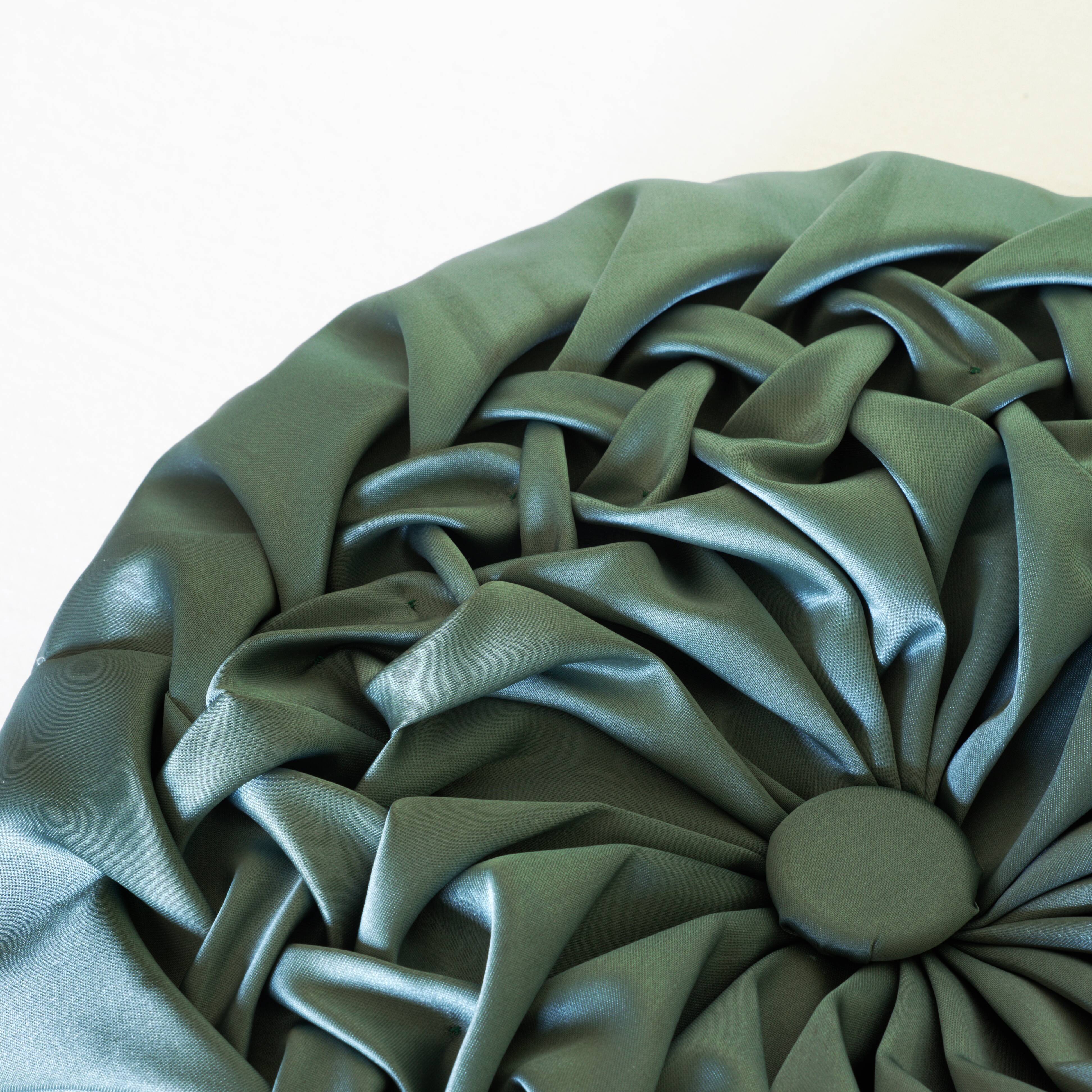 Round cushion in green pleated silk