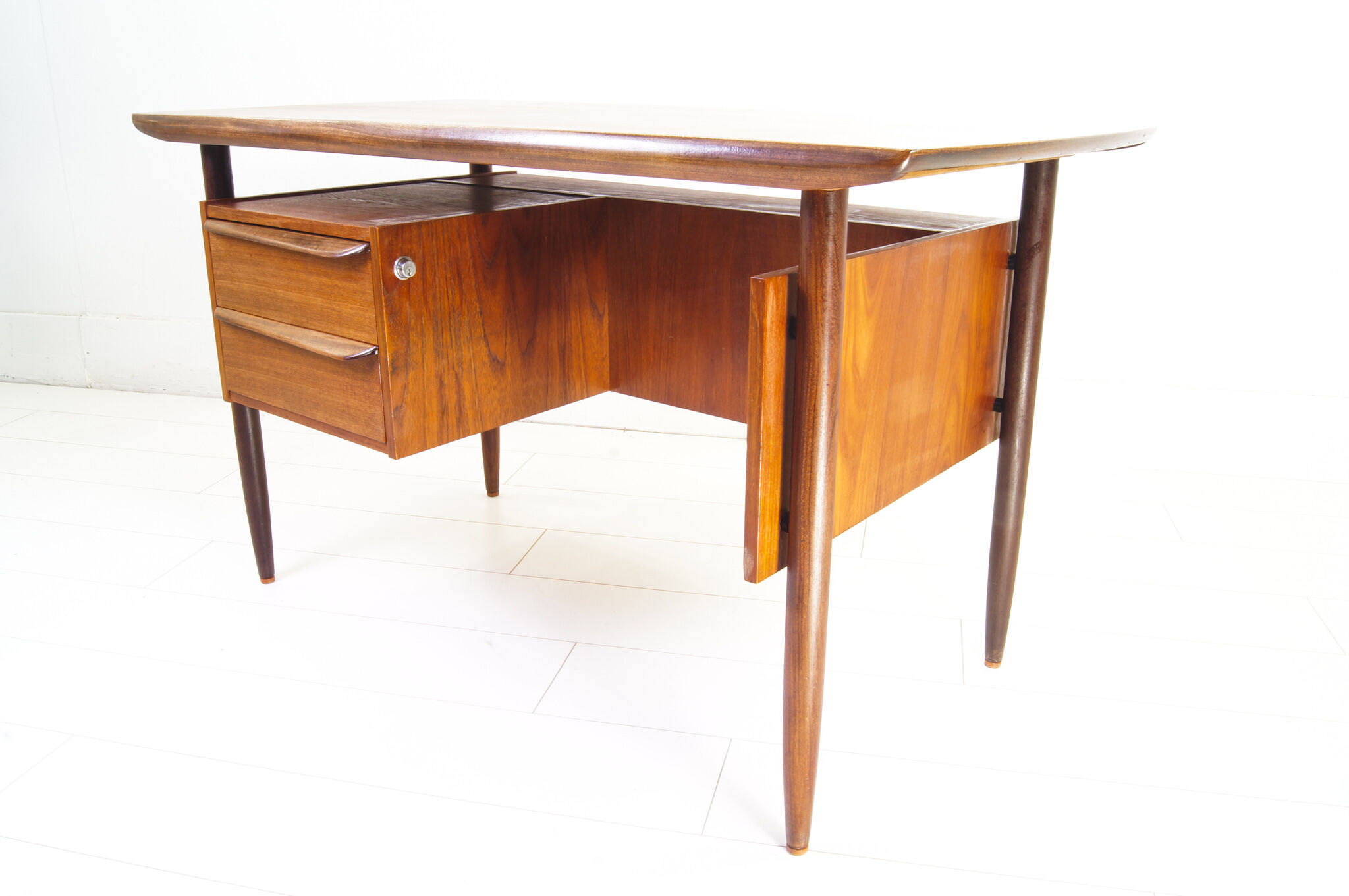 Tijsseling Hulmefa teak cowhorn desk