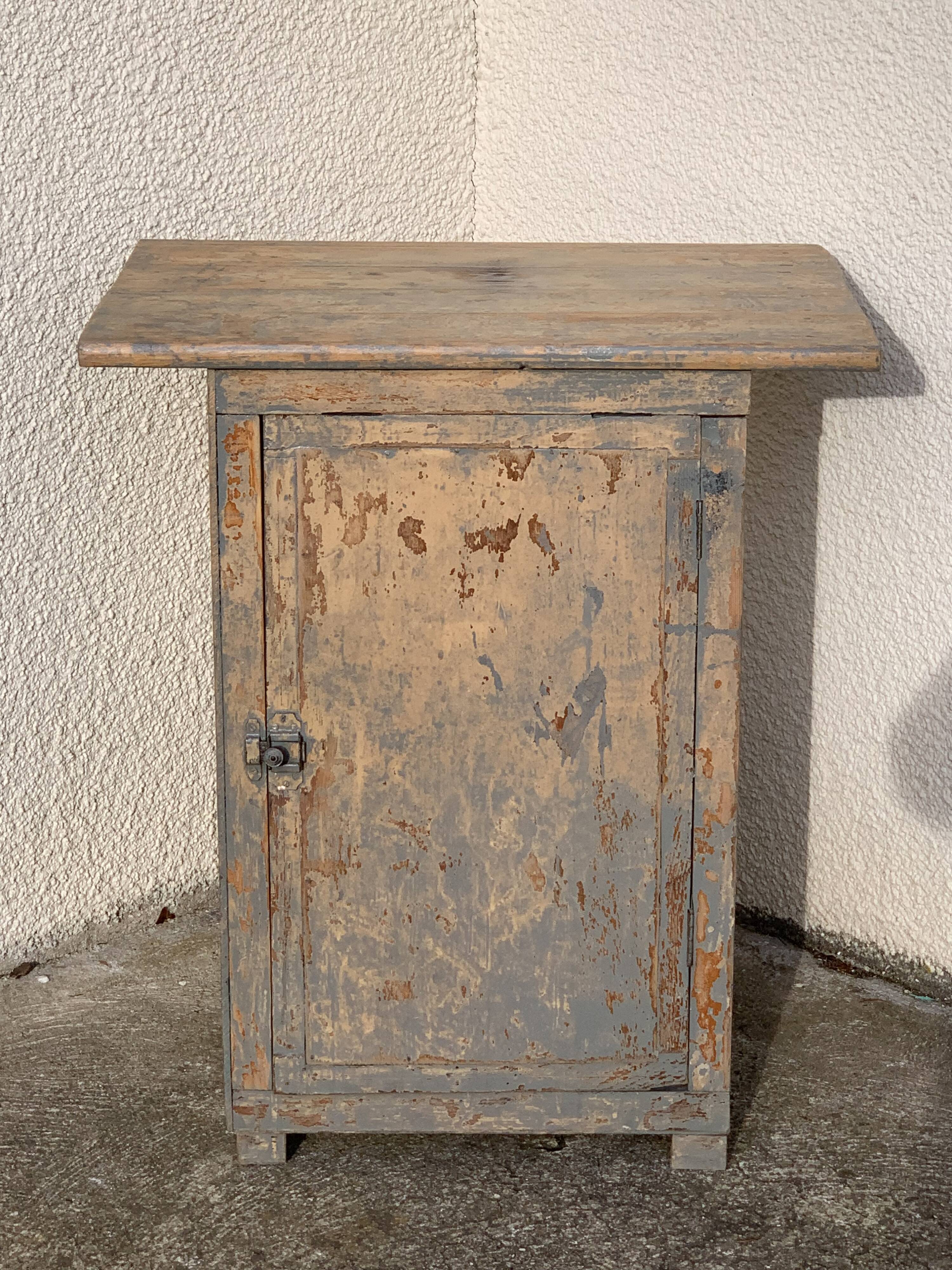 Parisian workshop buffet with patina 1940
