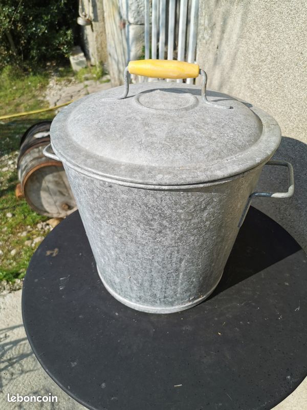 Old Zinc washer THE CROWN LEOPOLD