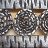 Large Art Deco mirror in hammered iron – Geometric decoration with rosettes