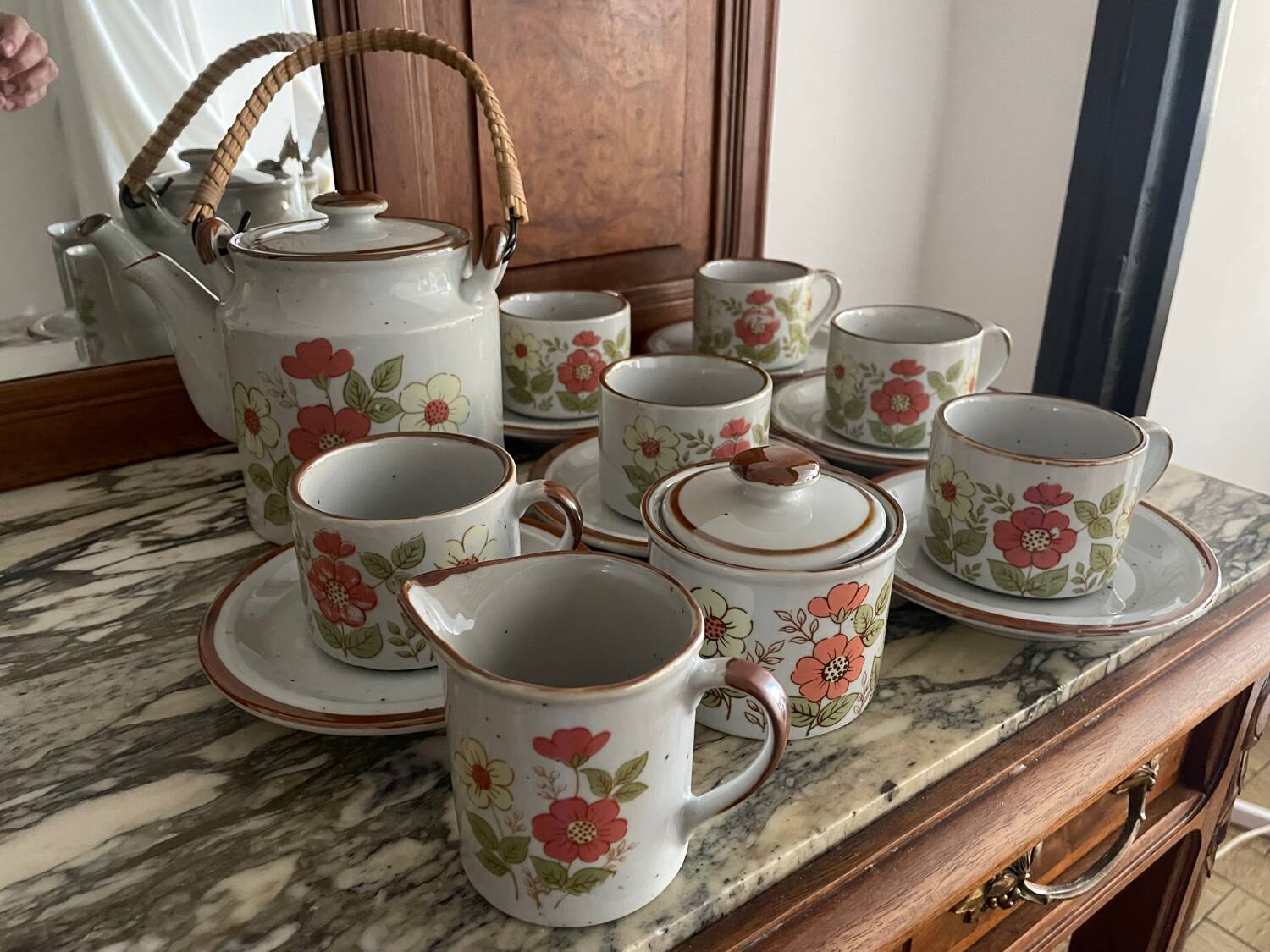 Service à thé vintage en grès à décor floral