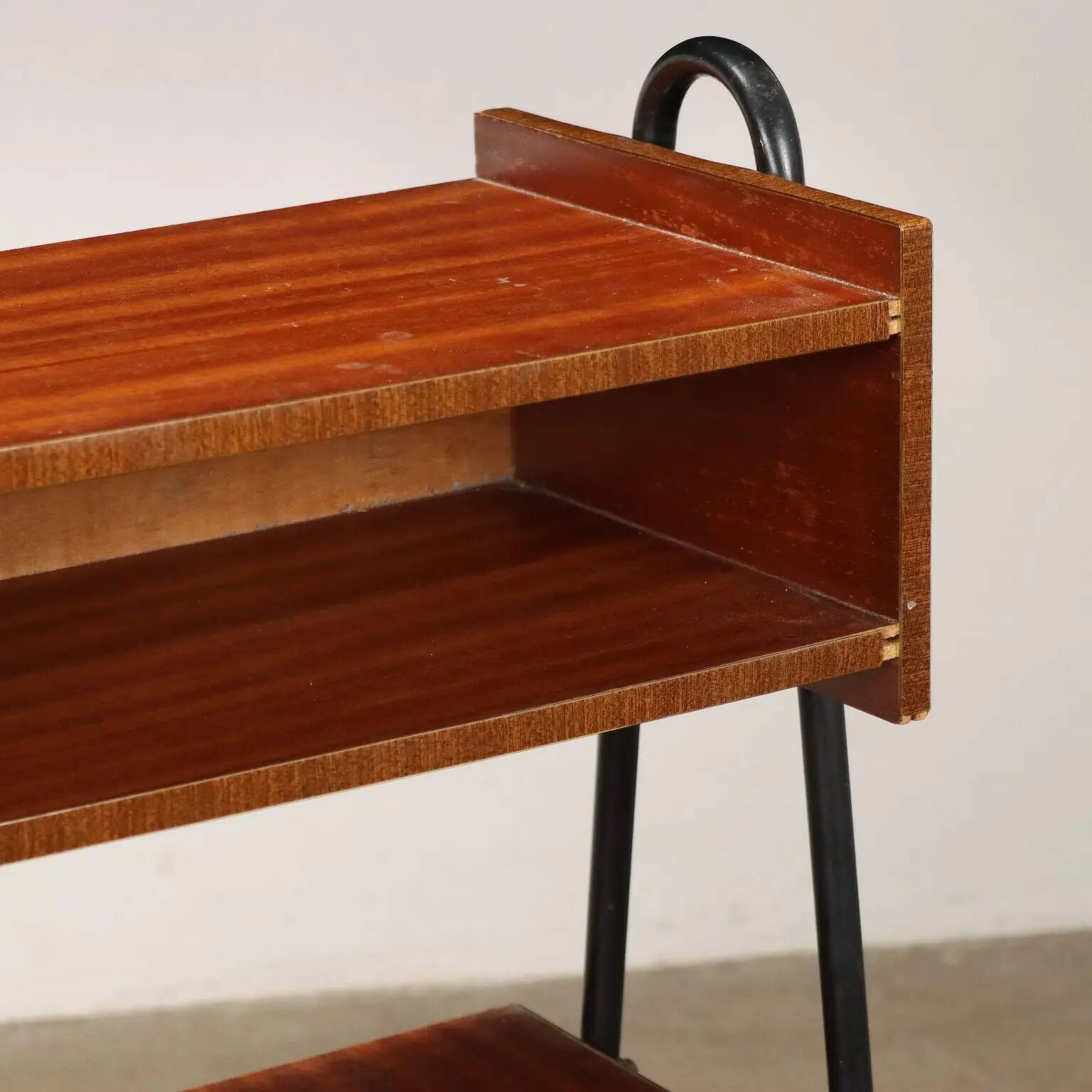 Small vintage piece from the 1960s in mahogany veneer, Italy.