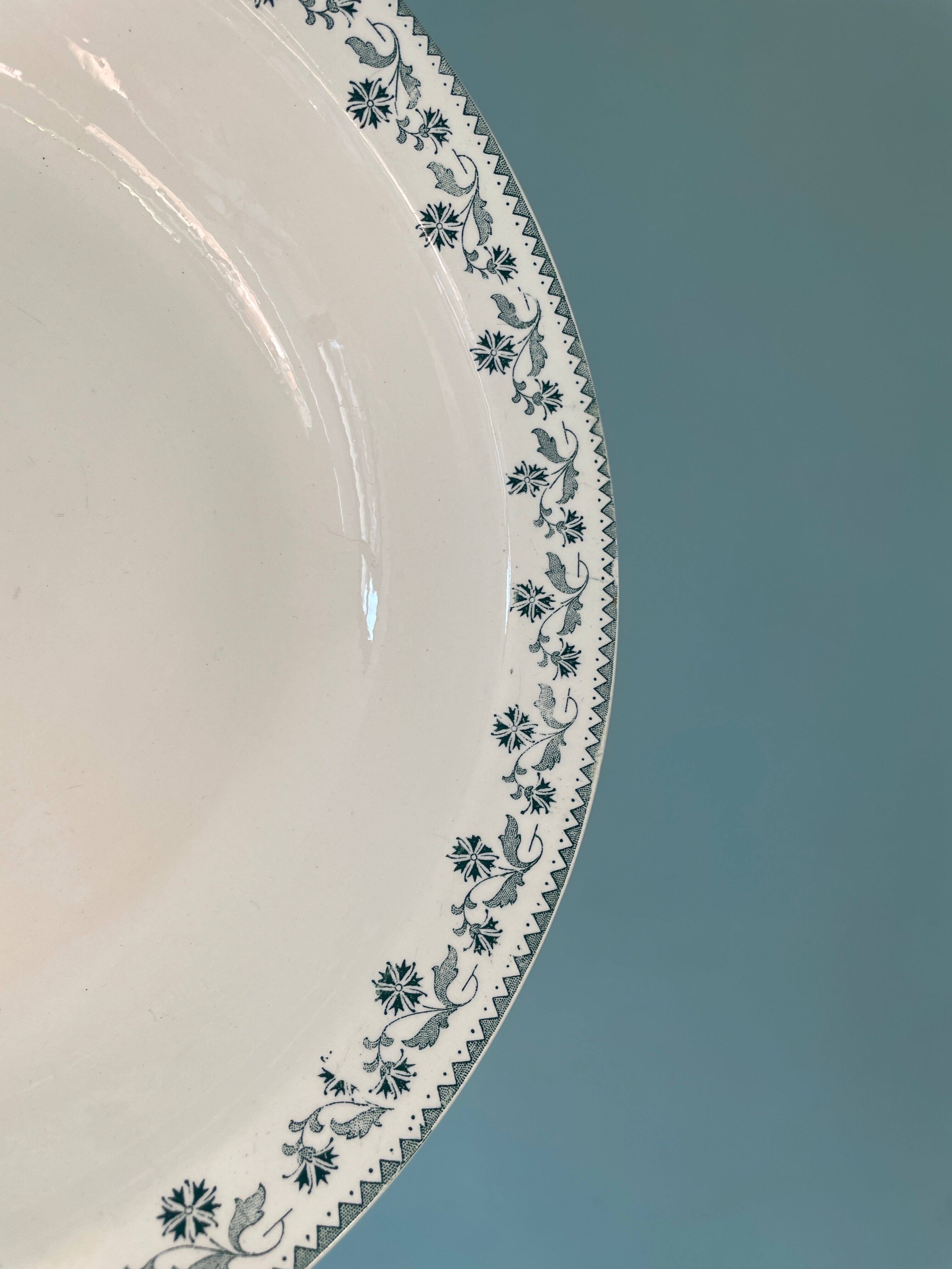Set of 2 old dishes Moulin des Loups and Hamage, model "Georgette"