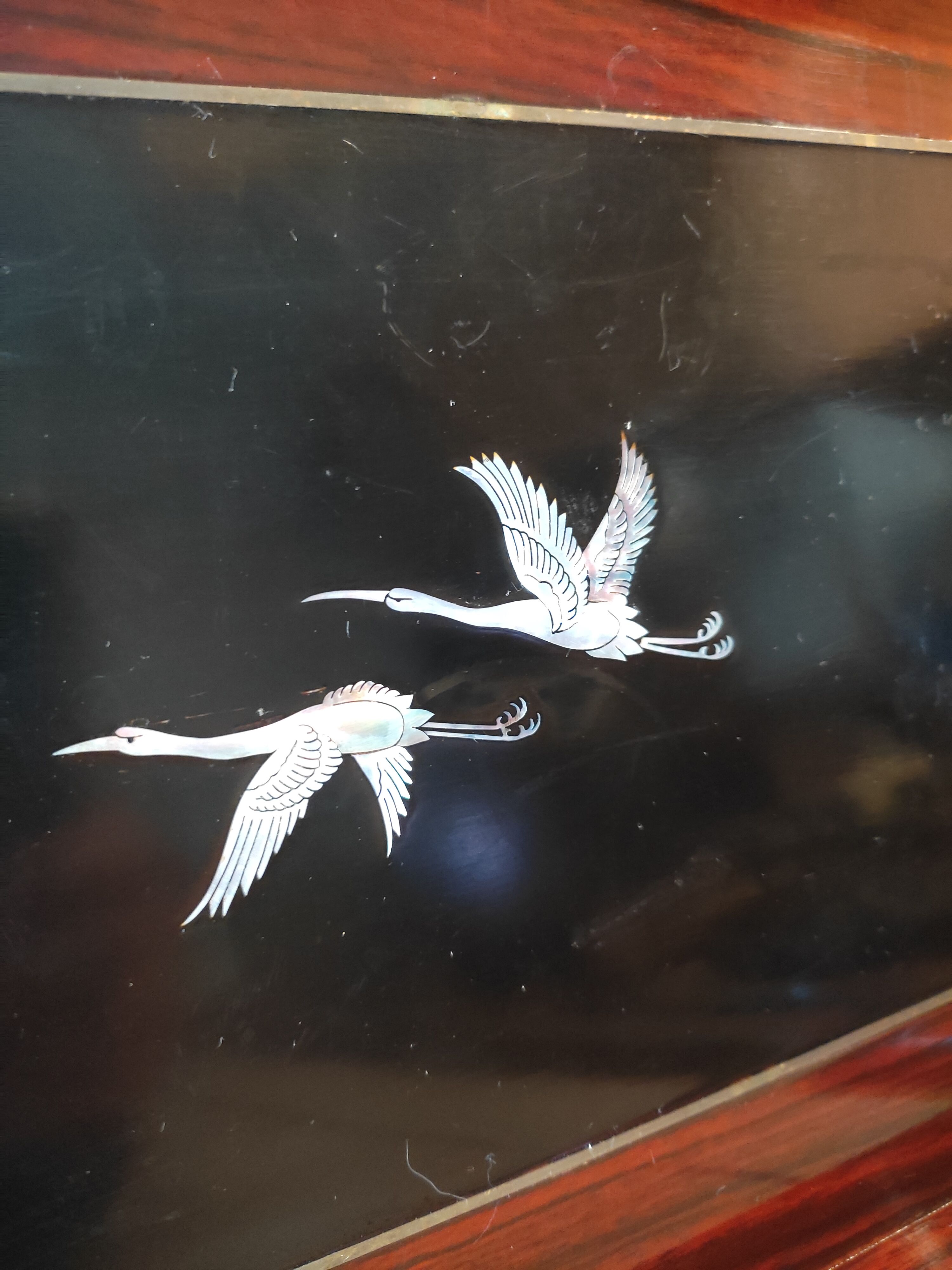 Lacquered mahogany top