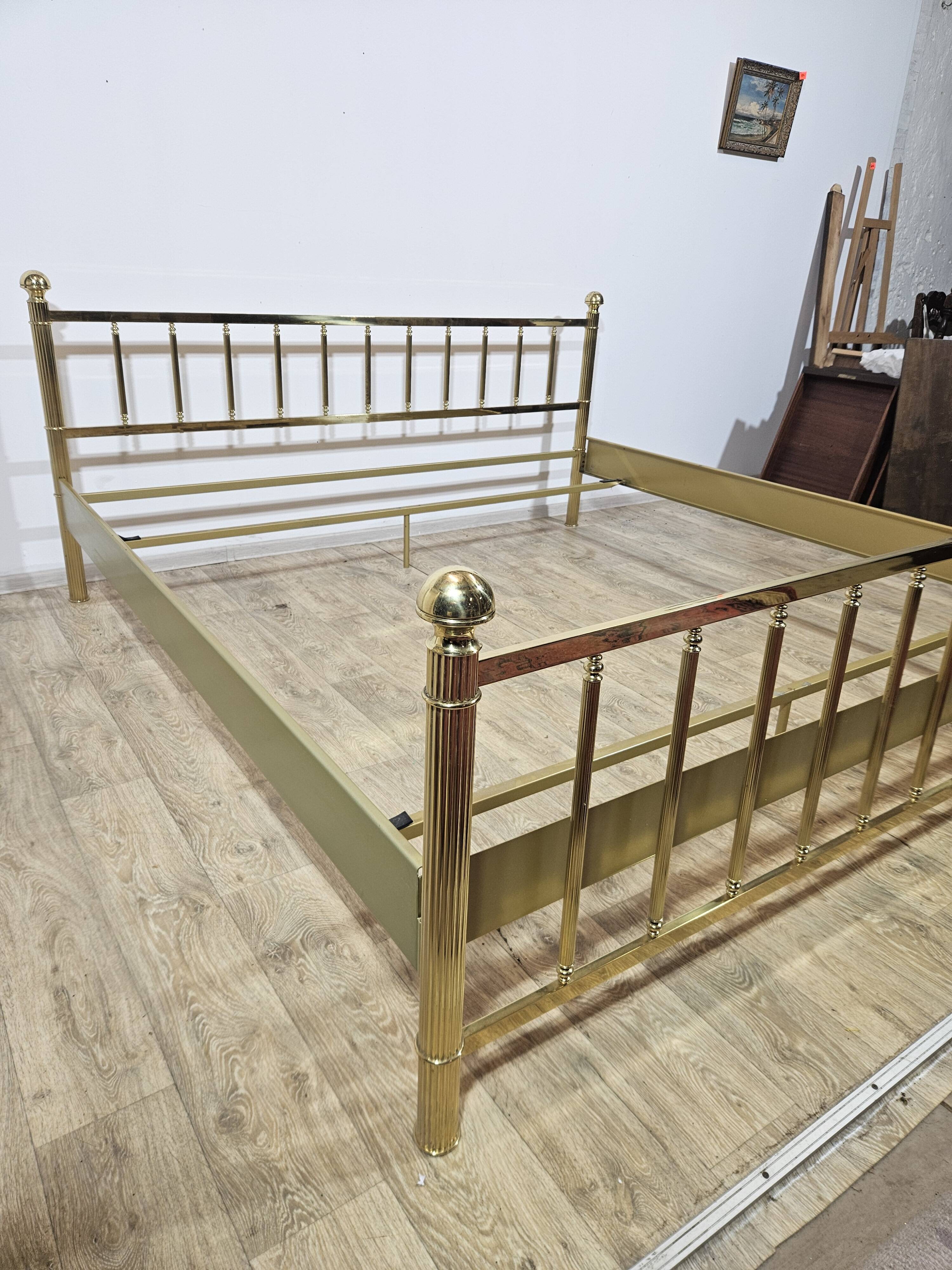 Luxurious Brass Bed Frame in Glamorous / Vintage Style