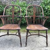 A pair of Windsor chairs in solid elm from the 1950s.