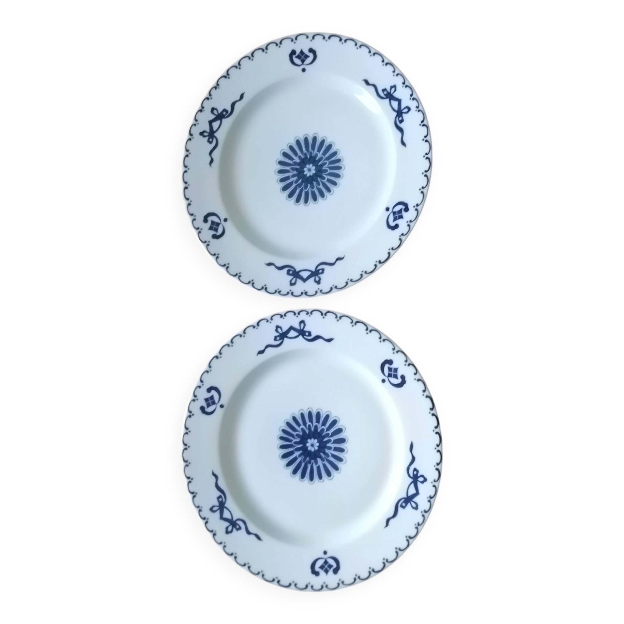 2 elegant porcelain saucers from Paris (MING BLUE model)