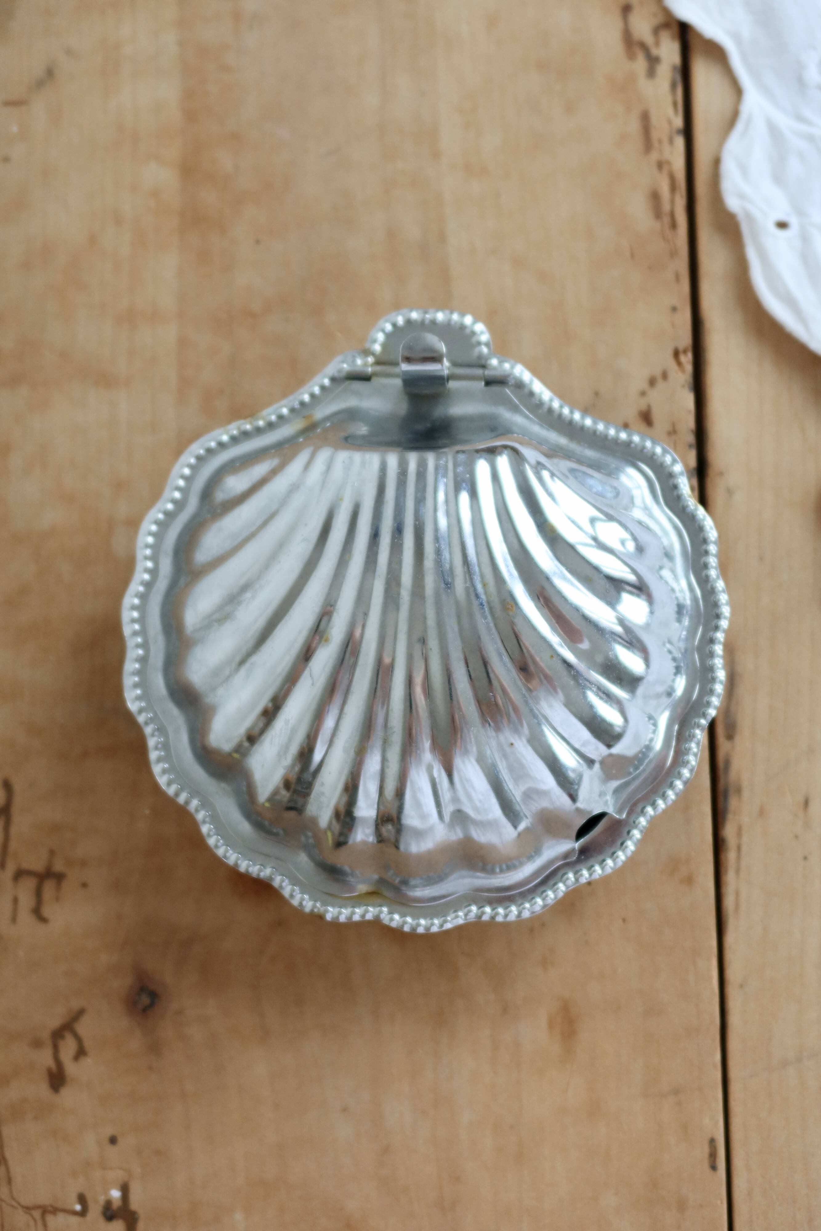 Vintage silver-plated shell butter dish