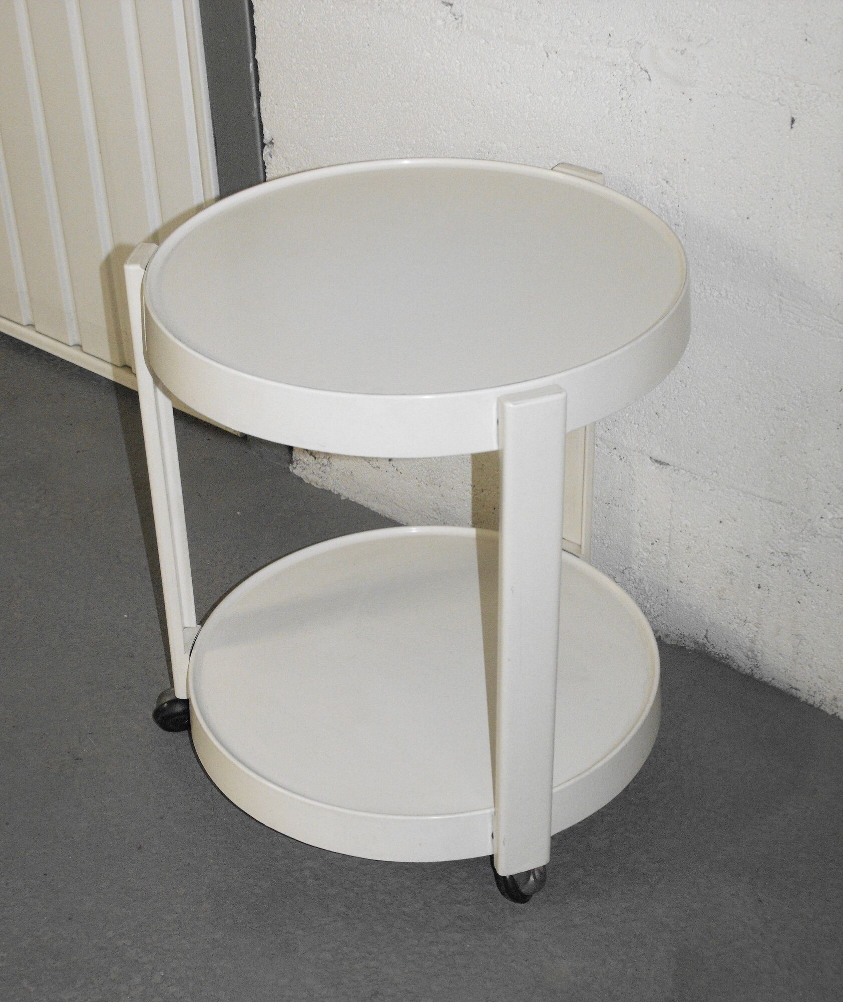 Rolling serving table 60