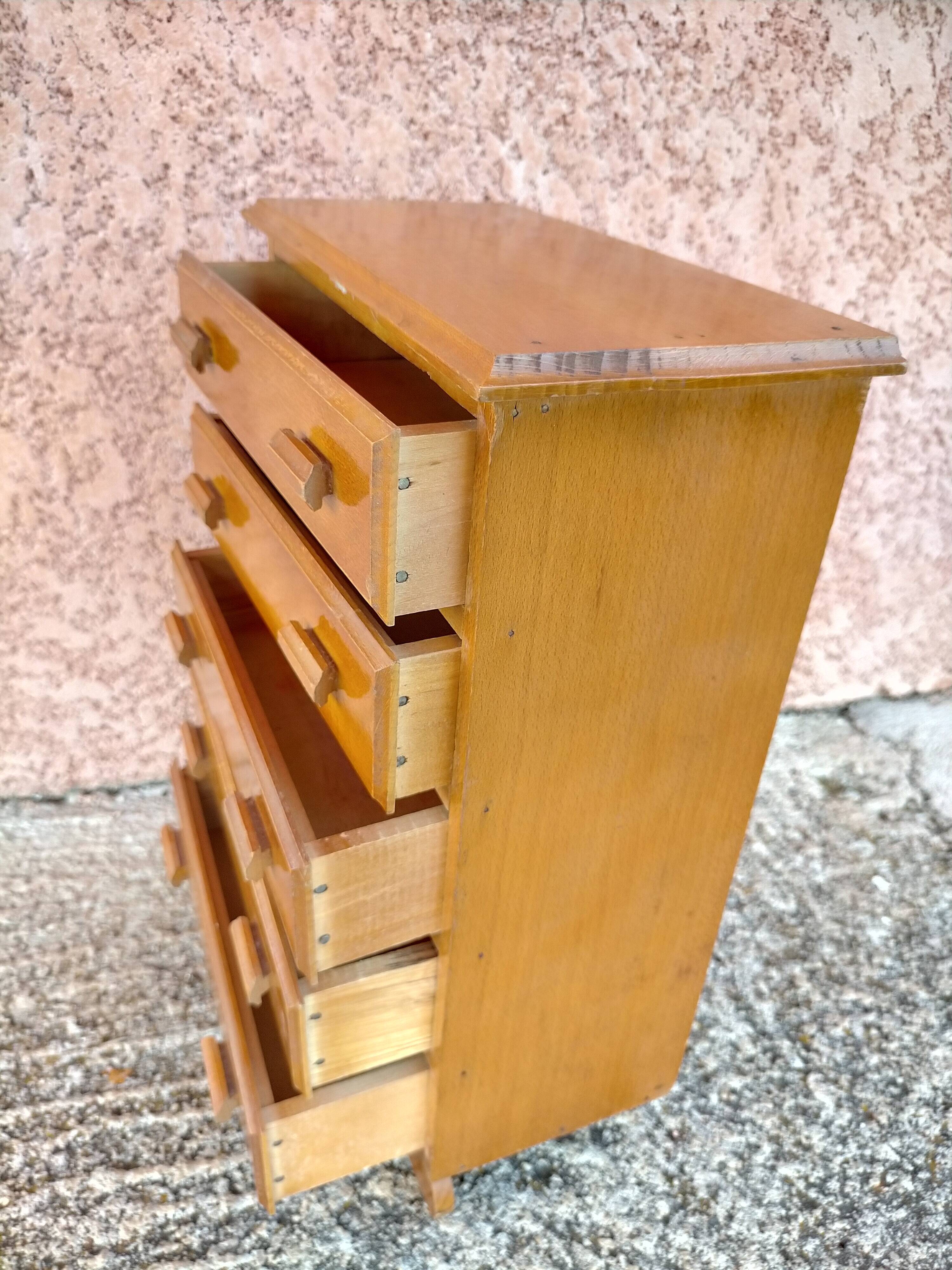 Meuble en bois à tiroir pour poupée