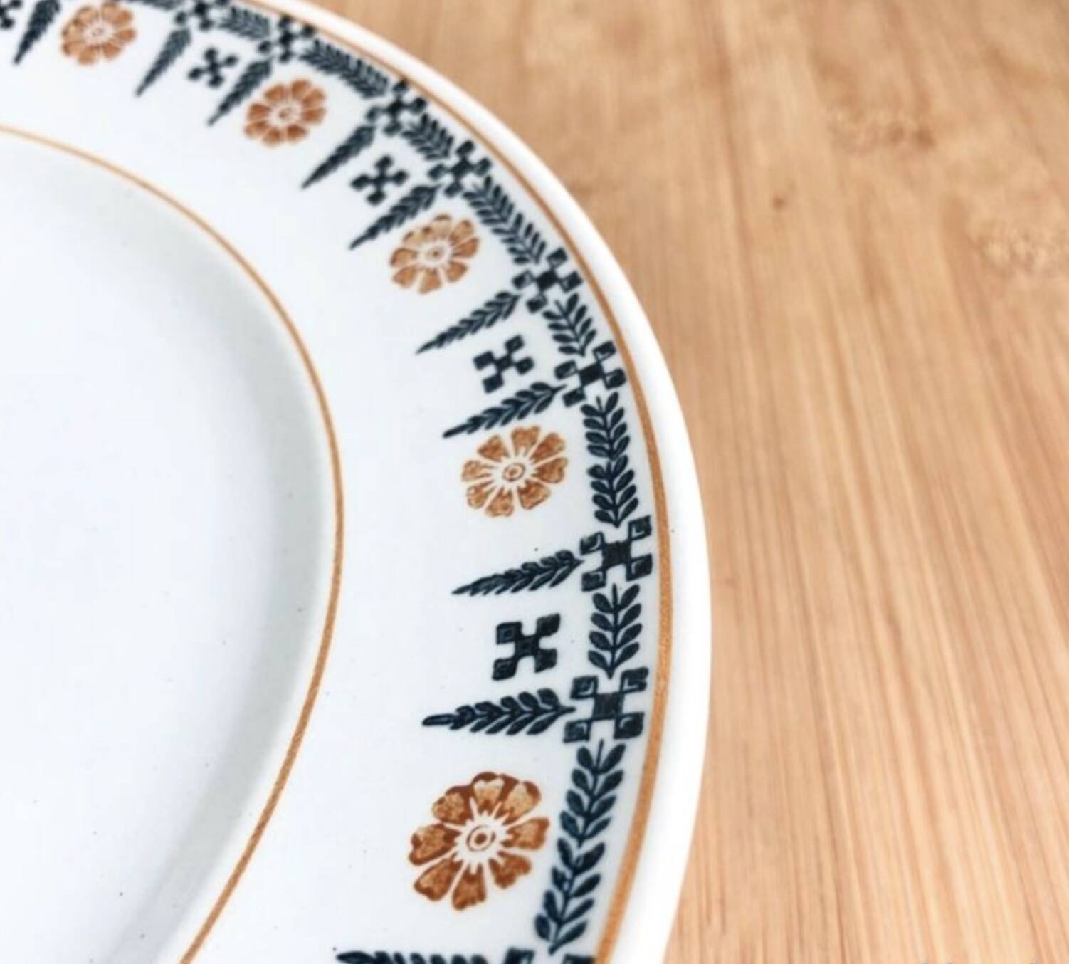 Footed plate, Iron earth, Saint-Amand