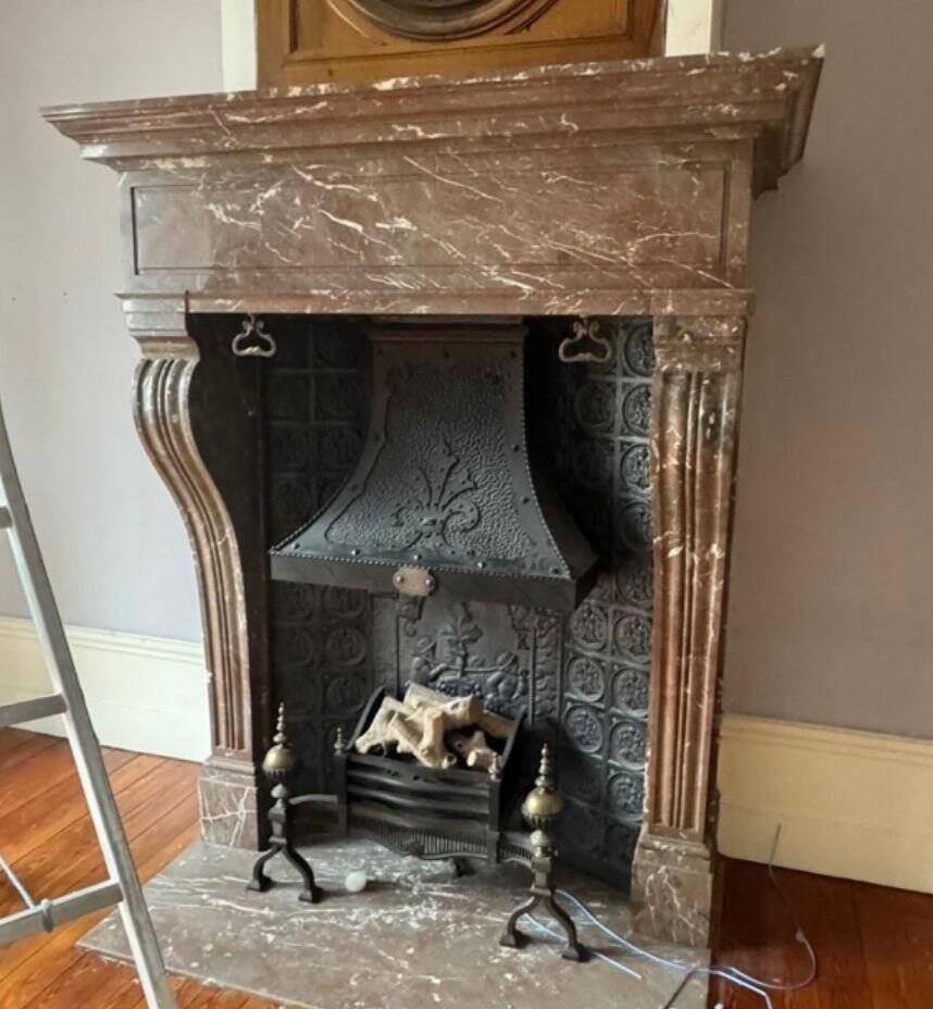 Impressive Napoleon III fireplace in Rance marble, around 1880.