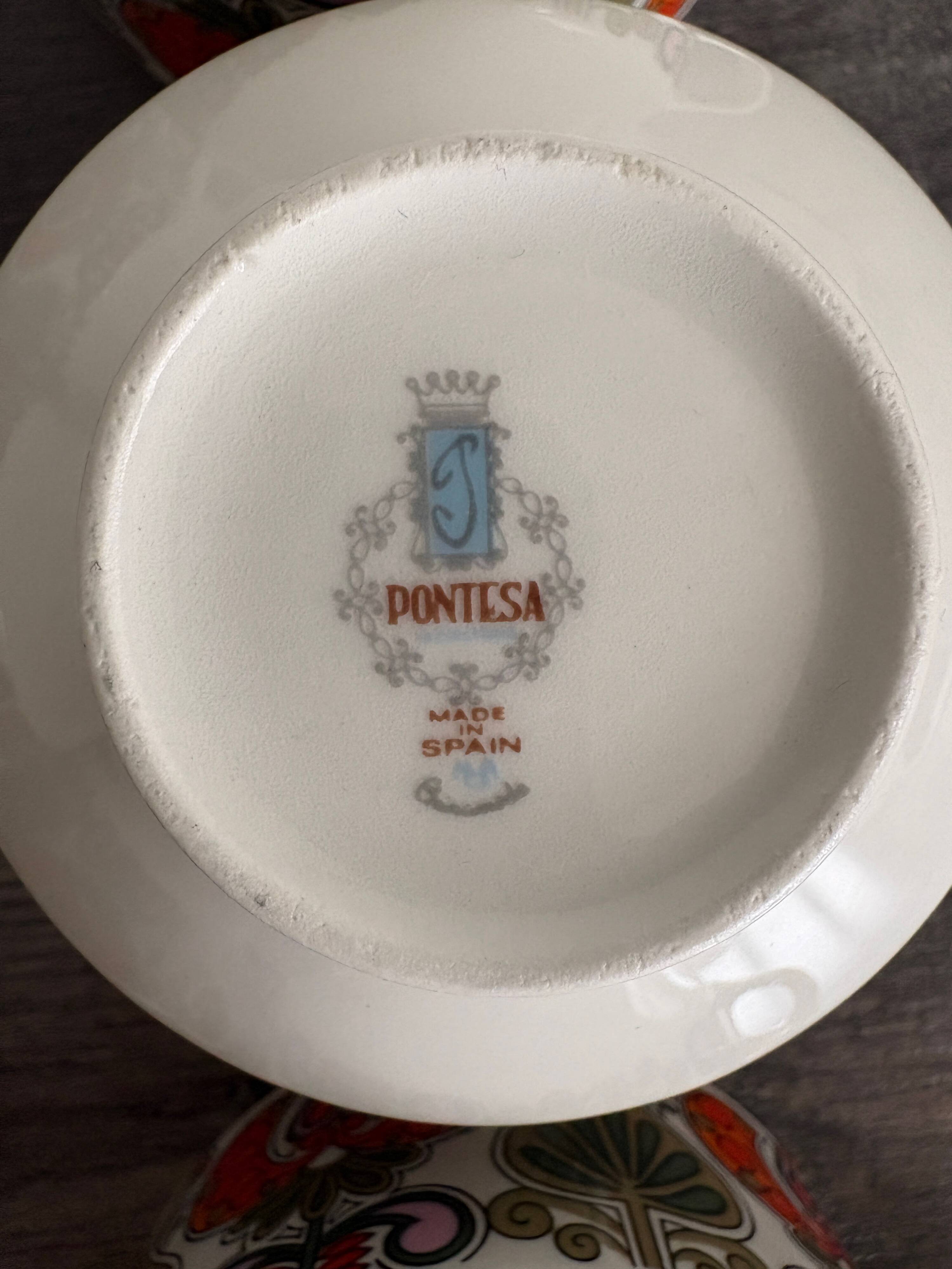 Service of 6 vintage Pontesa cups in 70s pop design.