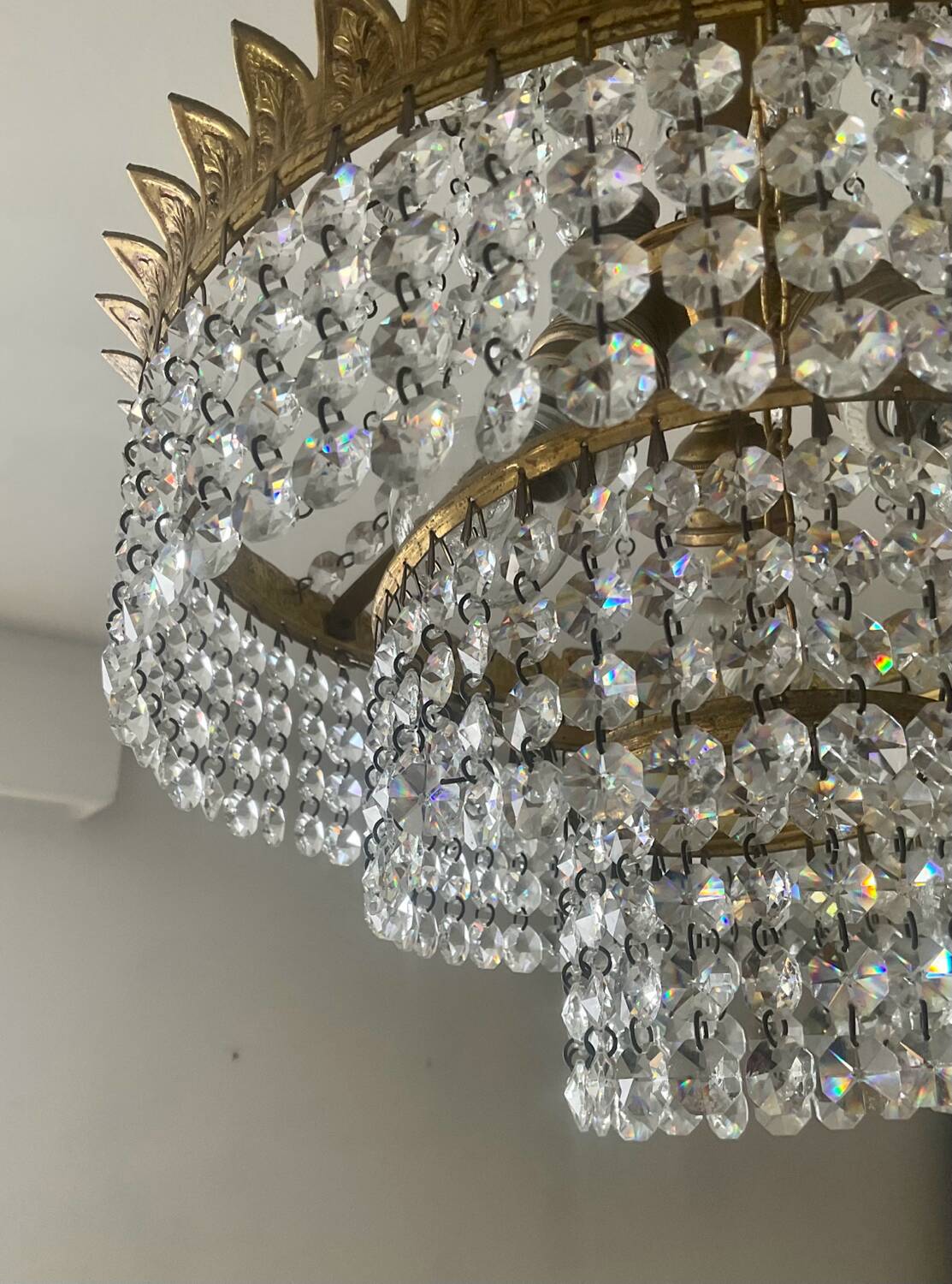 Hot air balloon chandelier in brass and crystal pendants