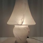 Lampe de table en verre Murano blanc avec un effet marbre rose, Italie