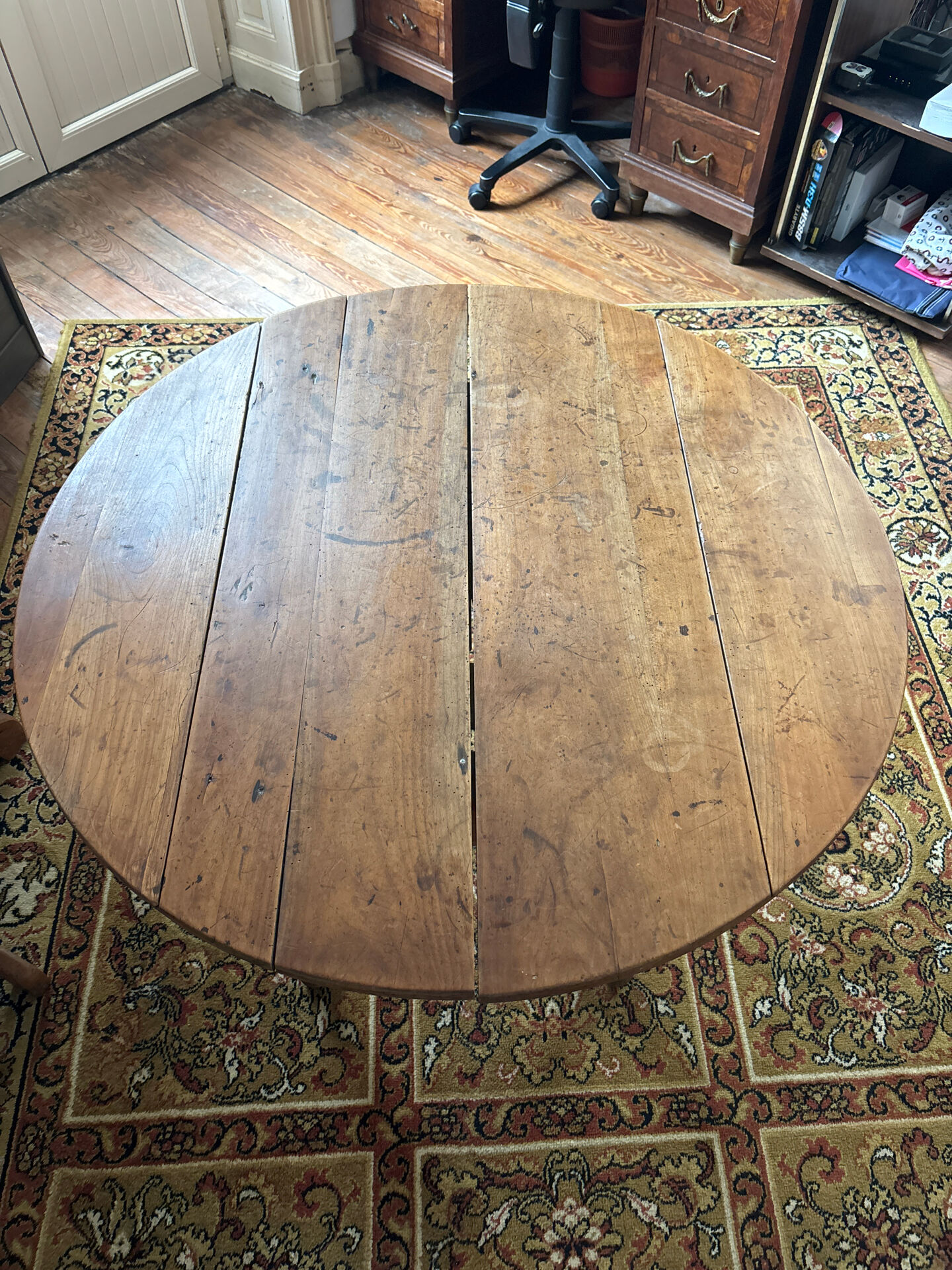 Table ronde en bois