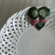 Corbeille en céramique blanche torsadée