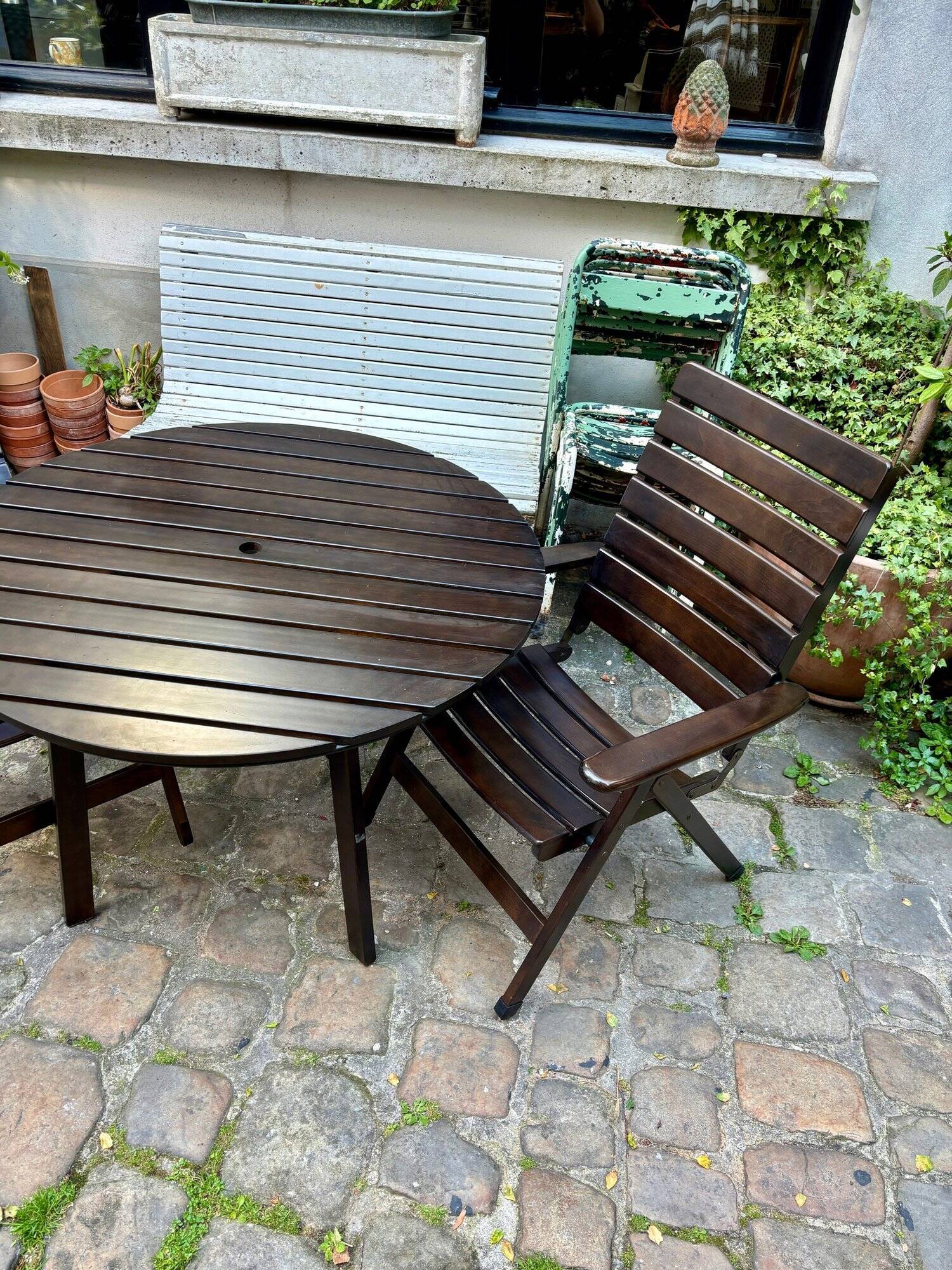 EMU dark wood garden furniture set - 2 folding armchairs and 1 table