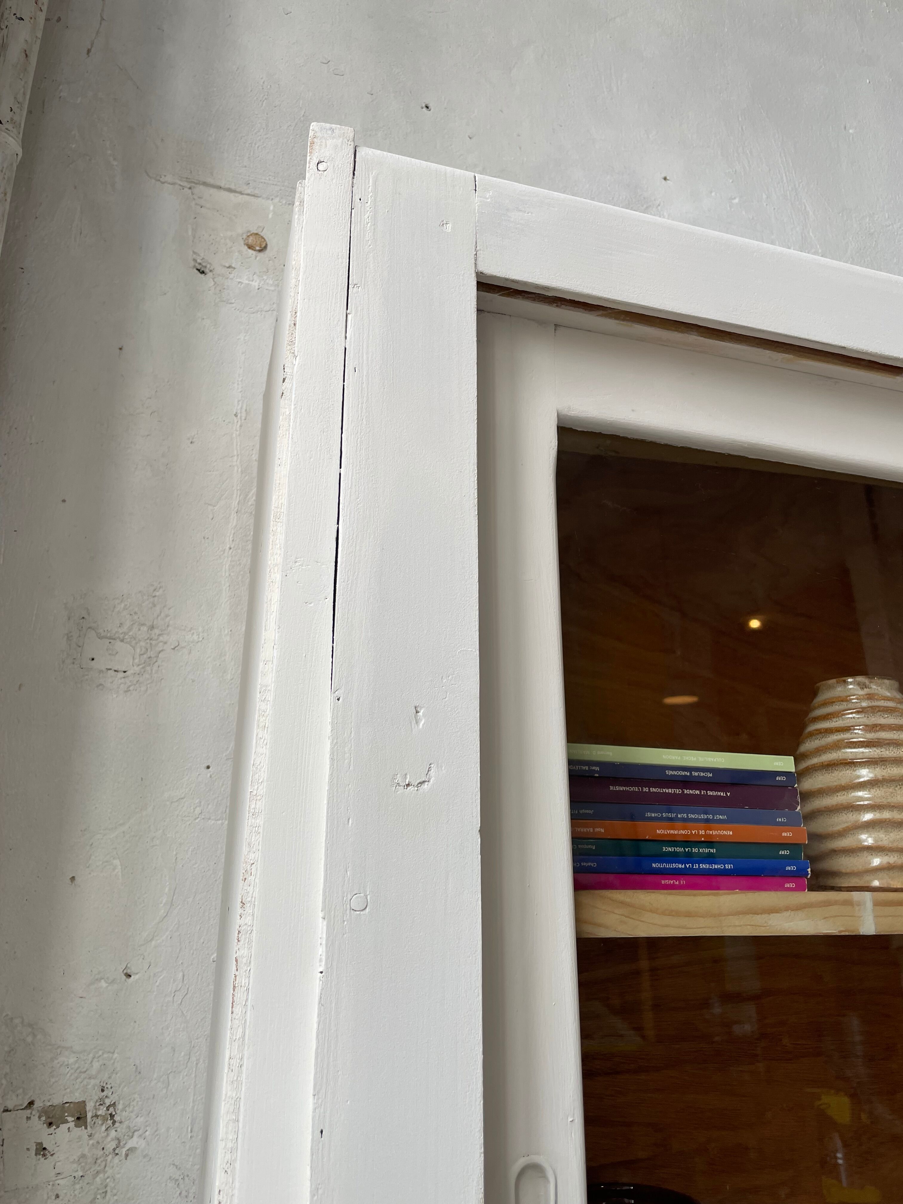 Library showcase ivory white sliding doors