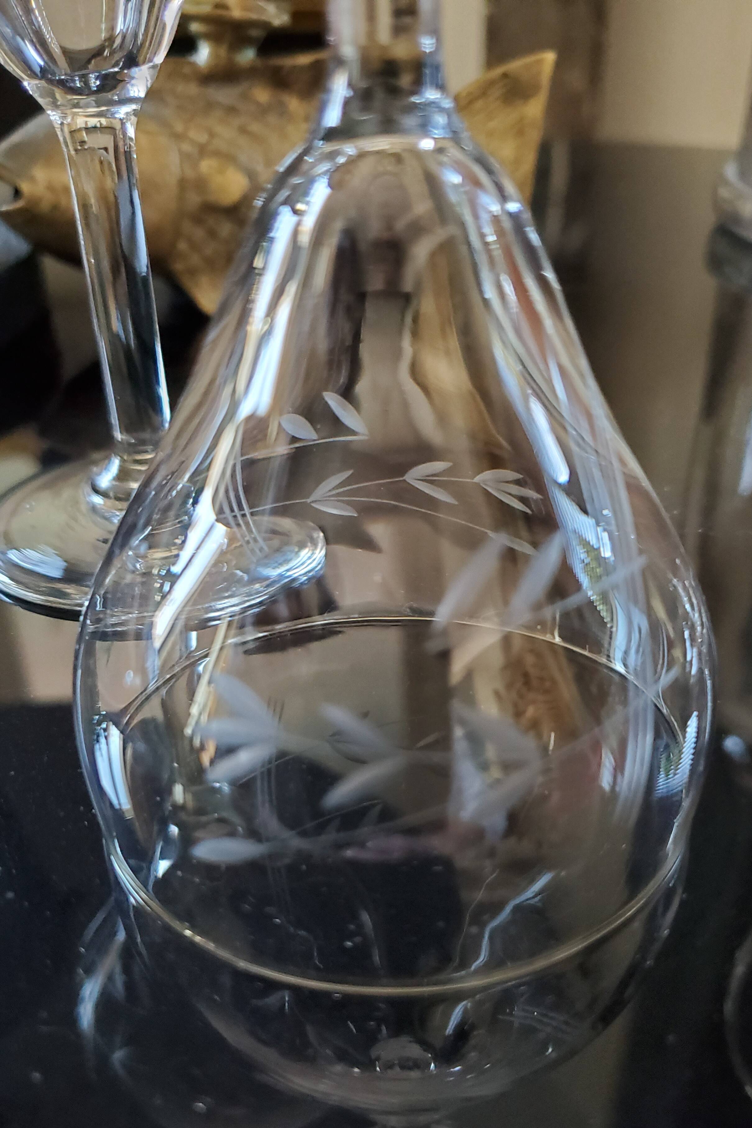 10 verres à pied en verre ciselé