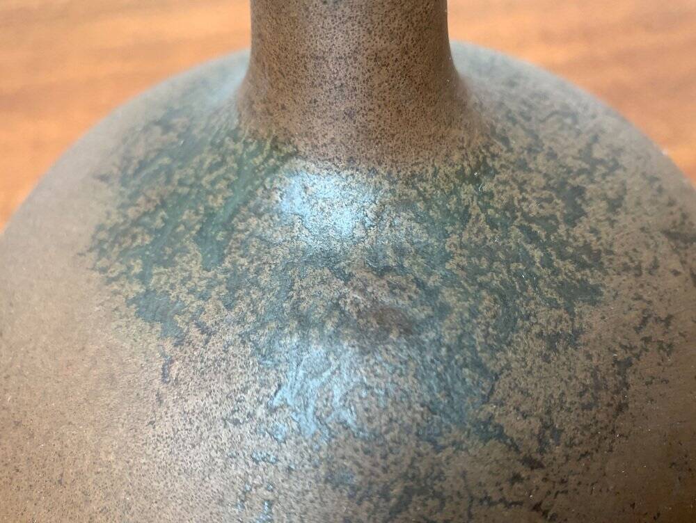 Minimalist ceramic vase from a German studio by Siegfried Gramann for Töpferhof Römhild, 1960s.