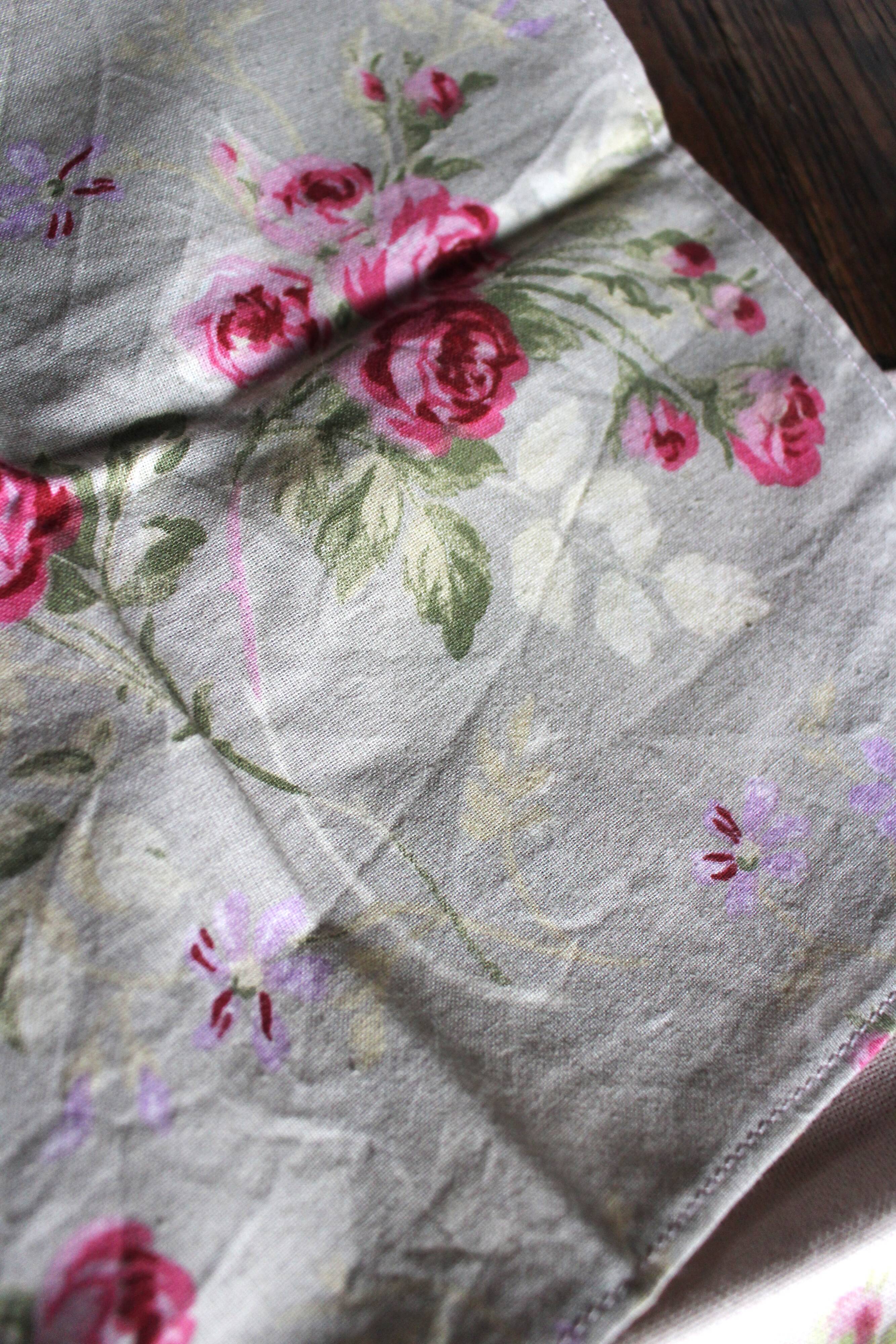 A set of 4 romantic floral polka dot napkins.