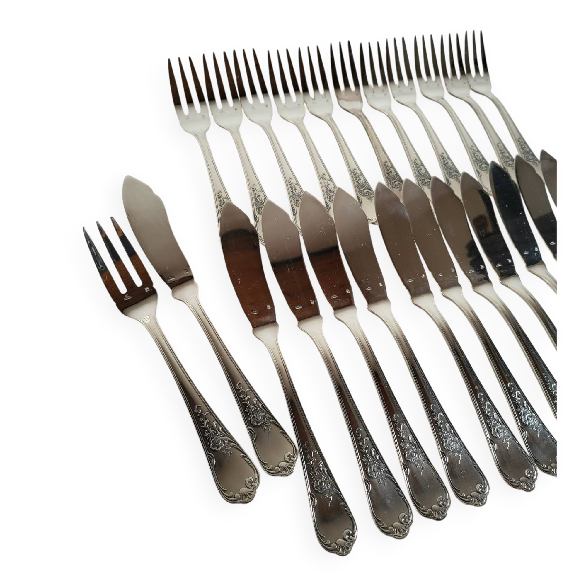 12 silver-plated metal fish cutlery pieces by Guildar, 24 pieces.