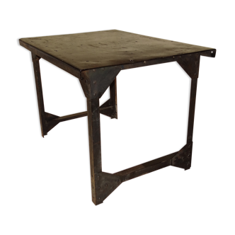 Riveted welder table