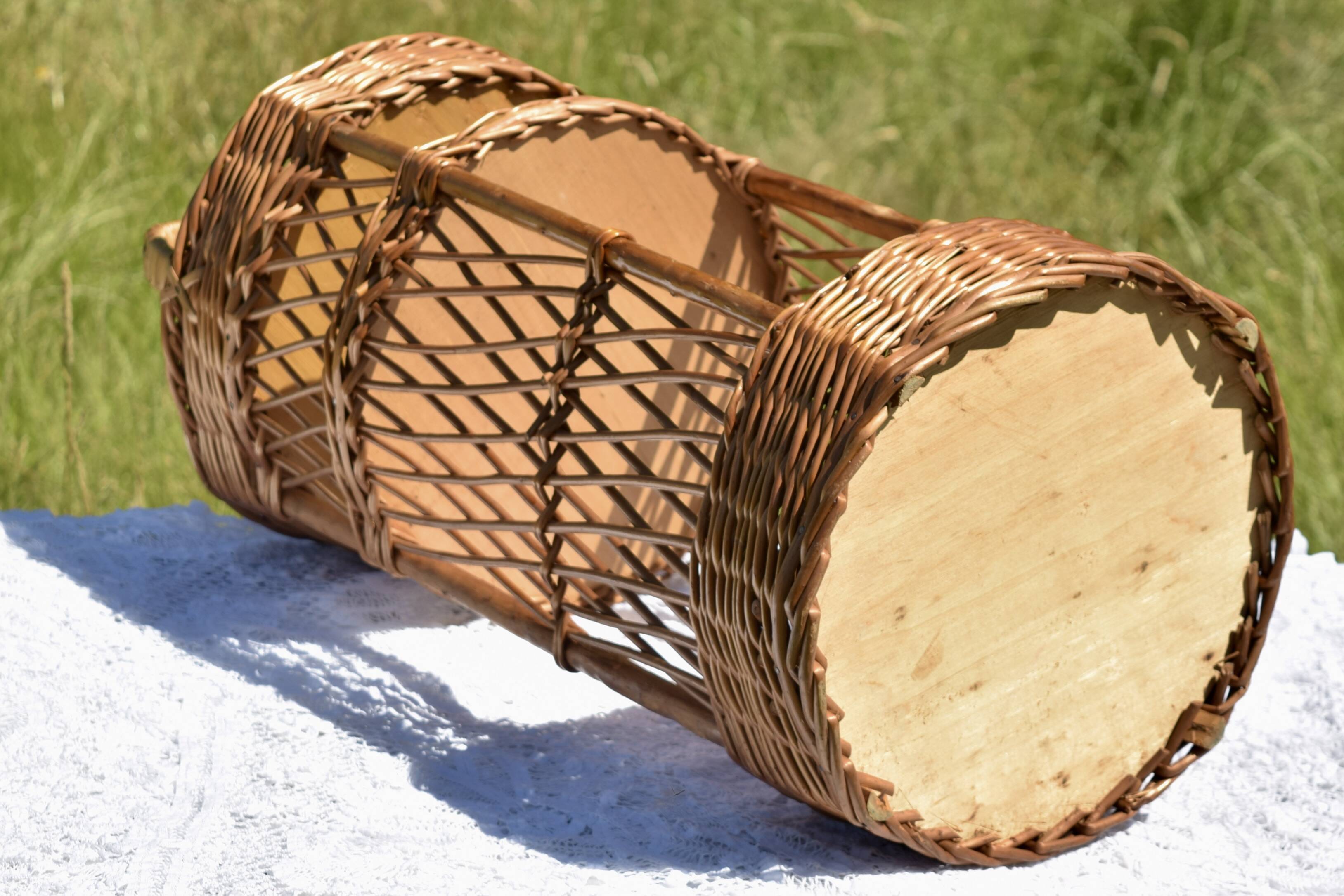 Wicker bottle holder basket with slots for plates and glasses - 1970s