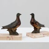 Paire de serre-livres Art Déco en marbre et bronze « Colombe », France, années 1930