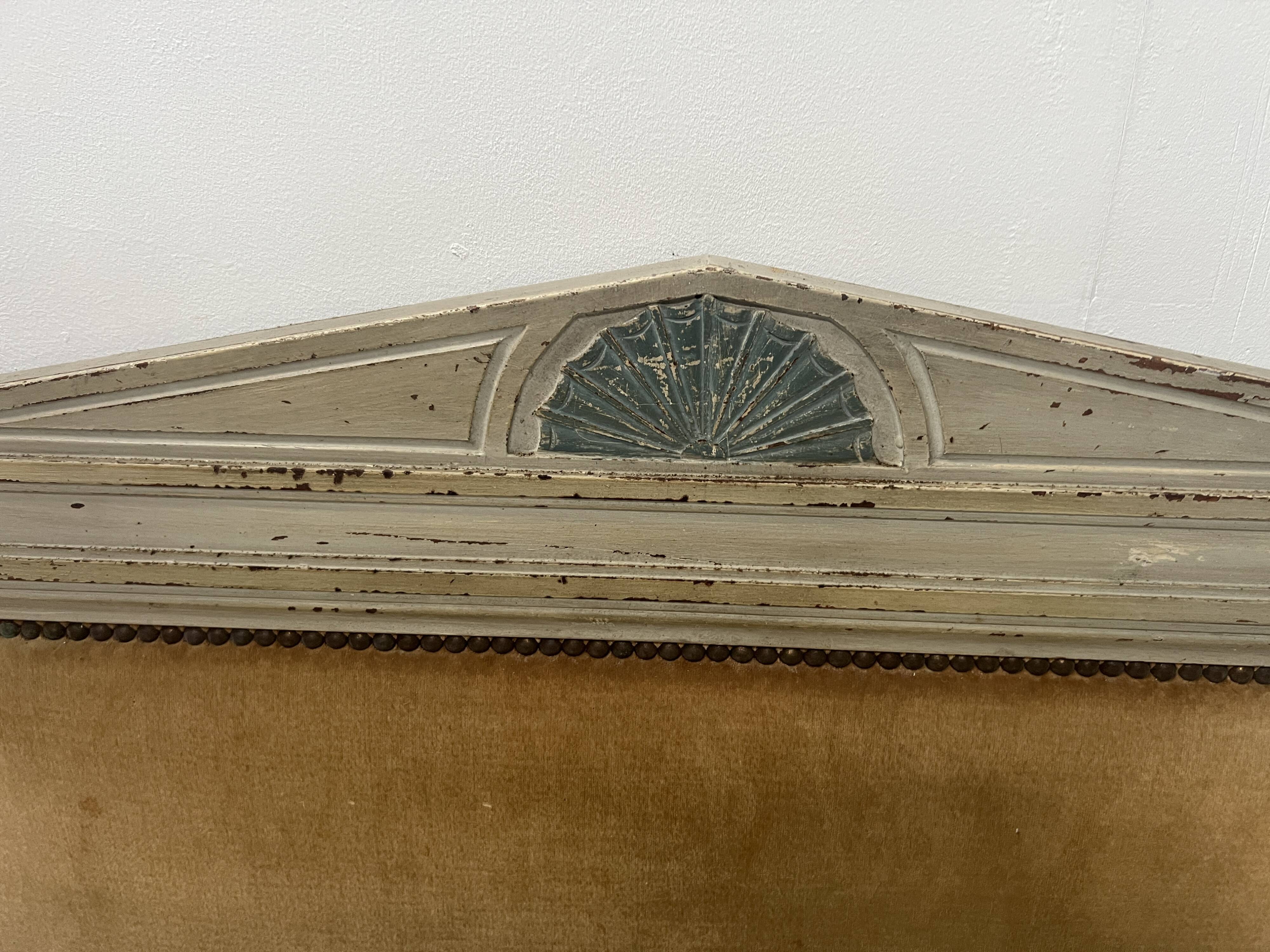 Paire de lits de style Directoire en hetre rechampi XX siècle